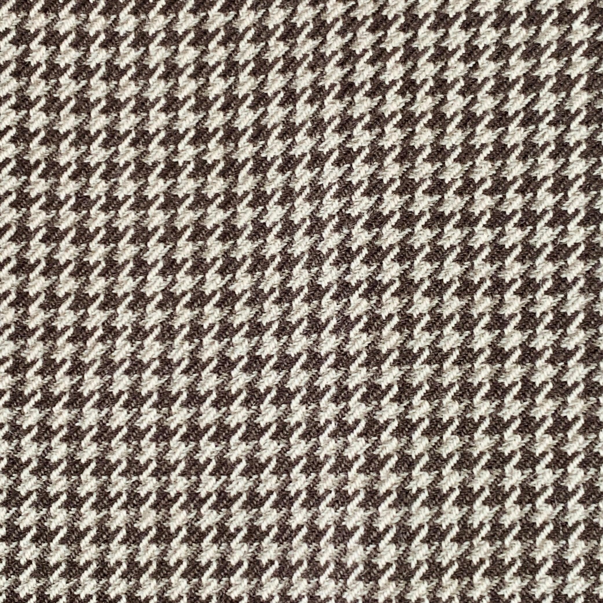 Pantalon décontracté MARNI
en laine marron et beige, avec un devant plat, un motif pied-de-poule et une braguette boutonnée. Fabriqué en Italie. Excellent état. 

Marqué :   IT 48 

Mesures : 
  Taille : 32 pouces Taille : 10 pouces Entrejambe : 28