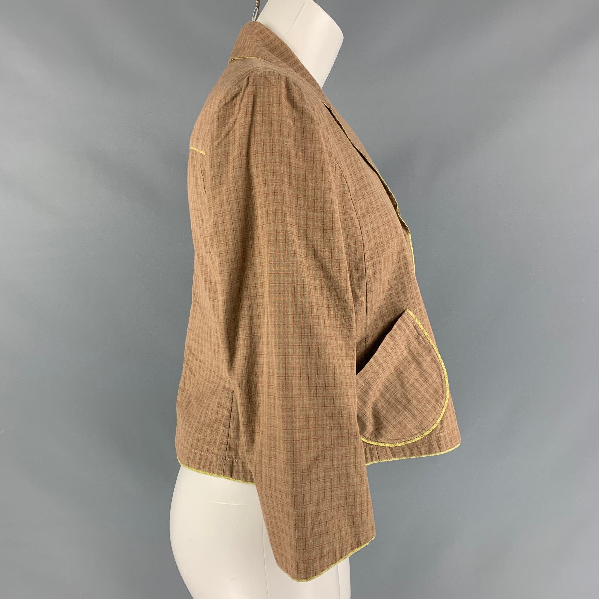 MARNI cropped jacket comes in tan and red plaid cotton fabric featuring a 3/4 sleeves, frontal pockets, and two button closure. Made in Italy.Excellent Pre-Owned Condition.  

Marked:   40 

Measurements: 
 
Shoulder: 14 inches Bust: 39 inches
