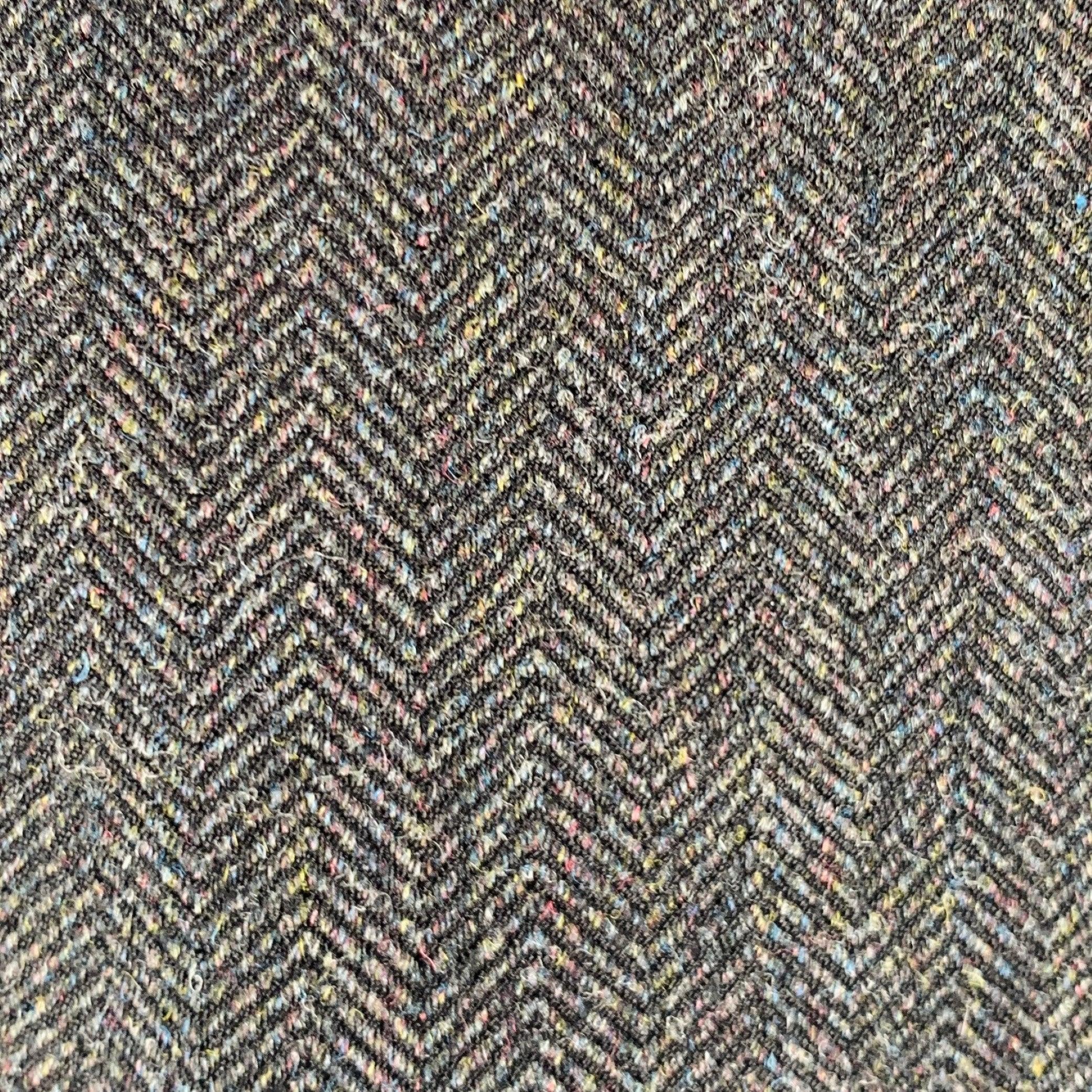 Marni Coates
en laine noire et grise, avec un motif à chevrons, un double boutonnage et une fermeture à boutons. Fabriqué en Italie. Excellent état. 

Marqué :   IT 52 

Mesures : 
 
Épaule : 19.5 pouces Poitrine : 46 pouces Manches : 27.5 pouces