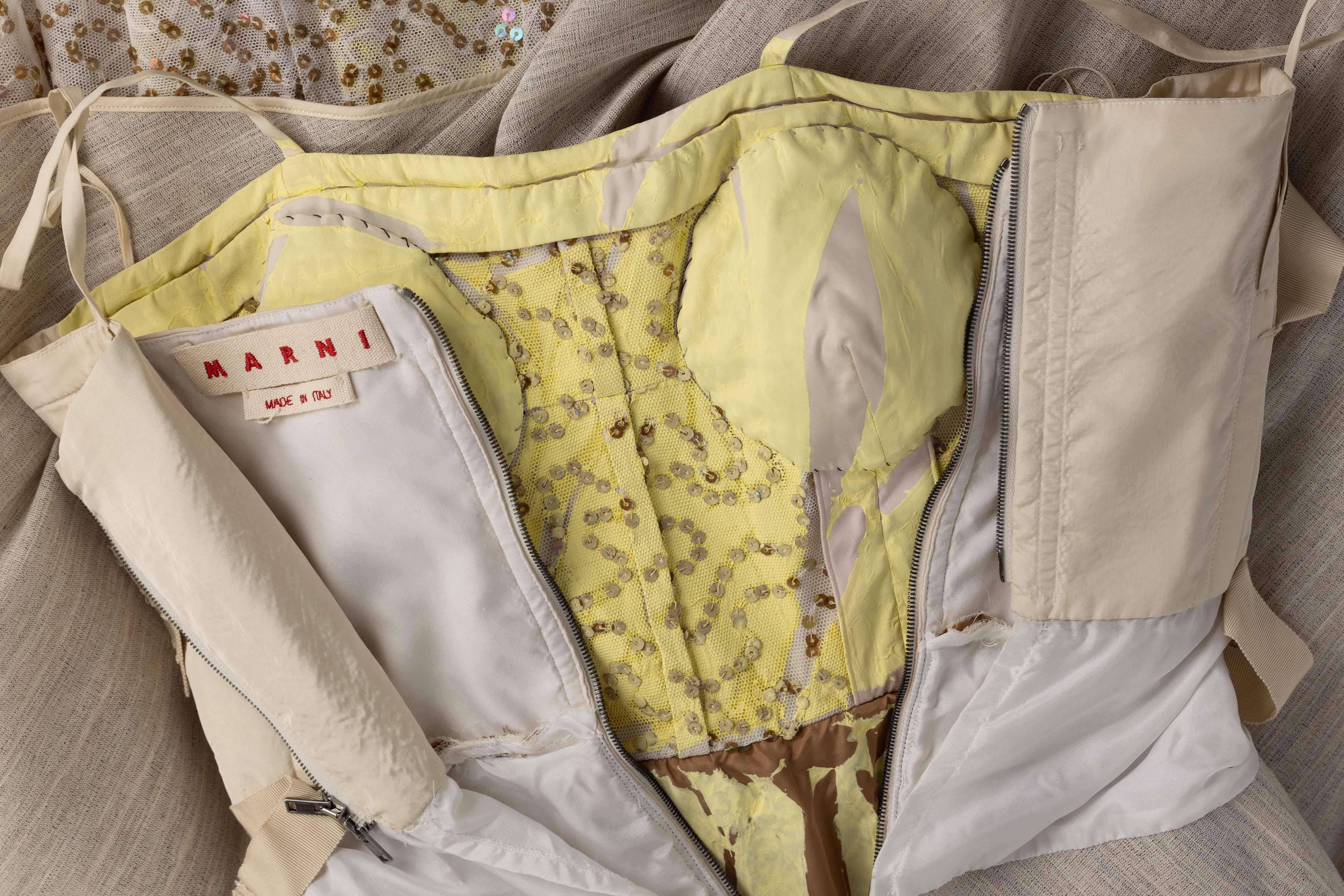 Marni Runway printemps 2019 - Robe sans manches à sequins jaune en vente 7