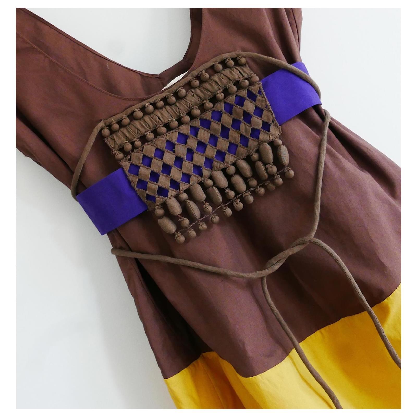 Rarísimo top vintage de Marni de la Colección Primavera 2006 - look 61 en la pasarela. Imprescindible para los coleccionistas de Marni. Usada dos veces y recién lavada en seco. Confeccionada en algodón de bloques de color, con adornos de ganchillo