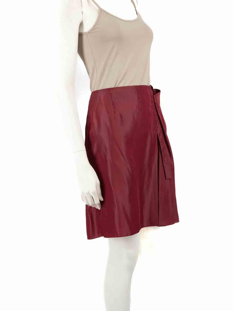 CONDITION is Very good. Minimal wear to skirt is evident. Tiny plucks to the weave and a small mark near the back hem on this used Marni designer resale item.



Details


Summer 2010

Burgundy

Synthetic

Slip skirt

Mini

Side draped detail

1x