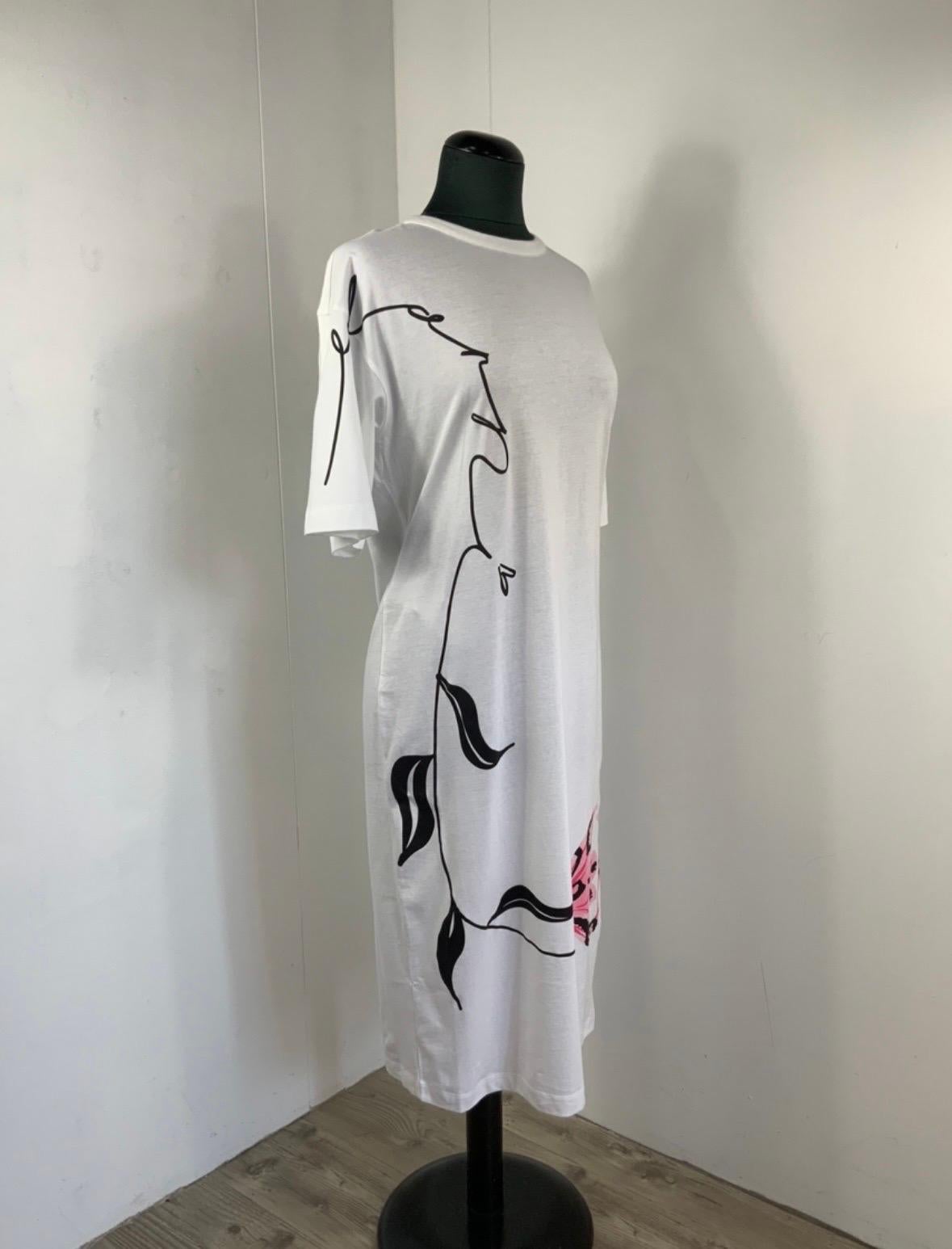 MARNI T-SHIRT DRESS.
100% Cotton.
 Italian size 38.
 Shoulders 52cms
 Bust 50cm
 Length 110cm
 New, with original tag.
