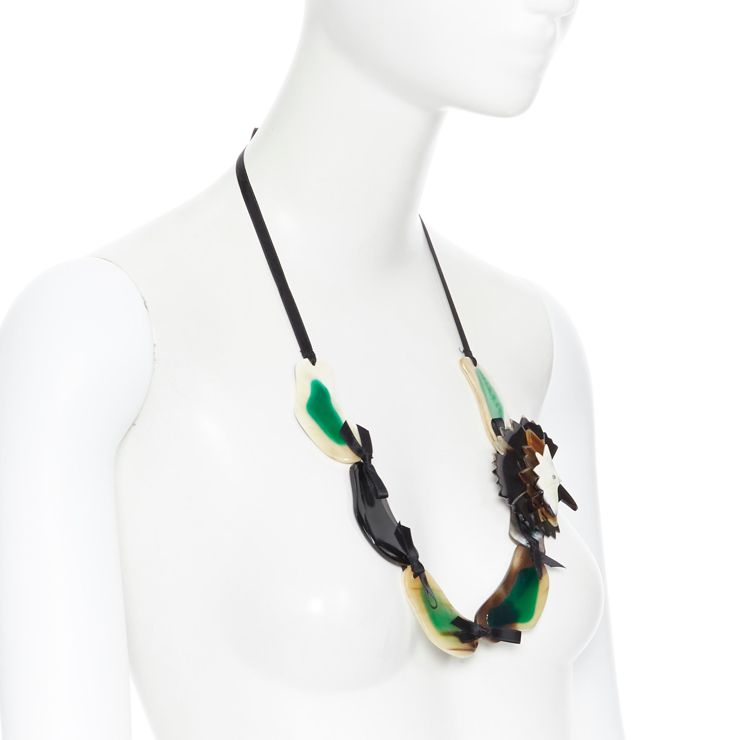 MARNI tribal green mixed resin ribbon tie detachable brooch statement necklace In Excellent Condition In Hong Kong, NT