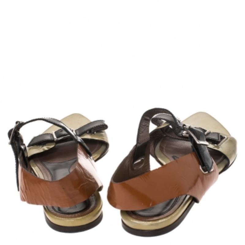Marni Tricolor Patent Leather Pointed Toe Flat Sandals Size 39 In condizioni buone in vendita a Dubai, Al Qouz 2