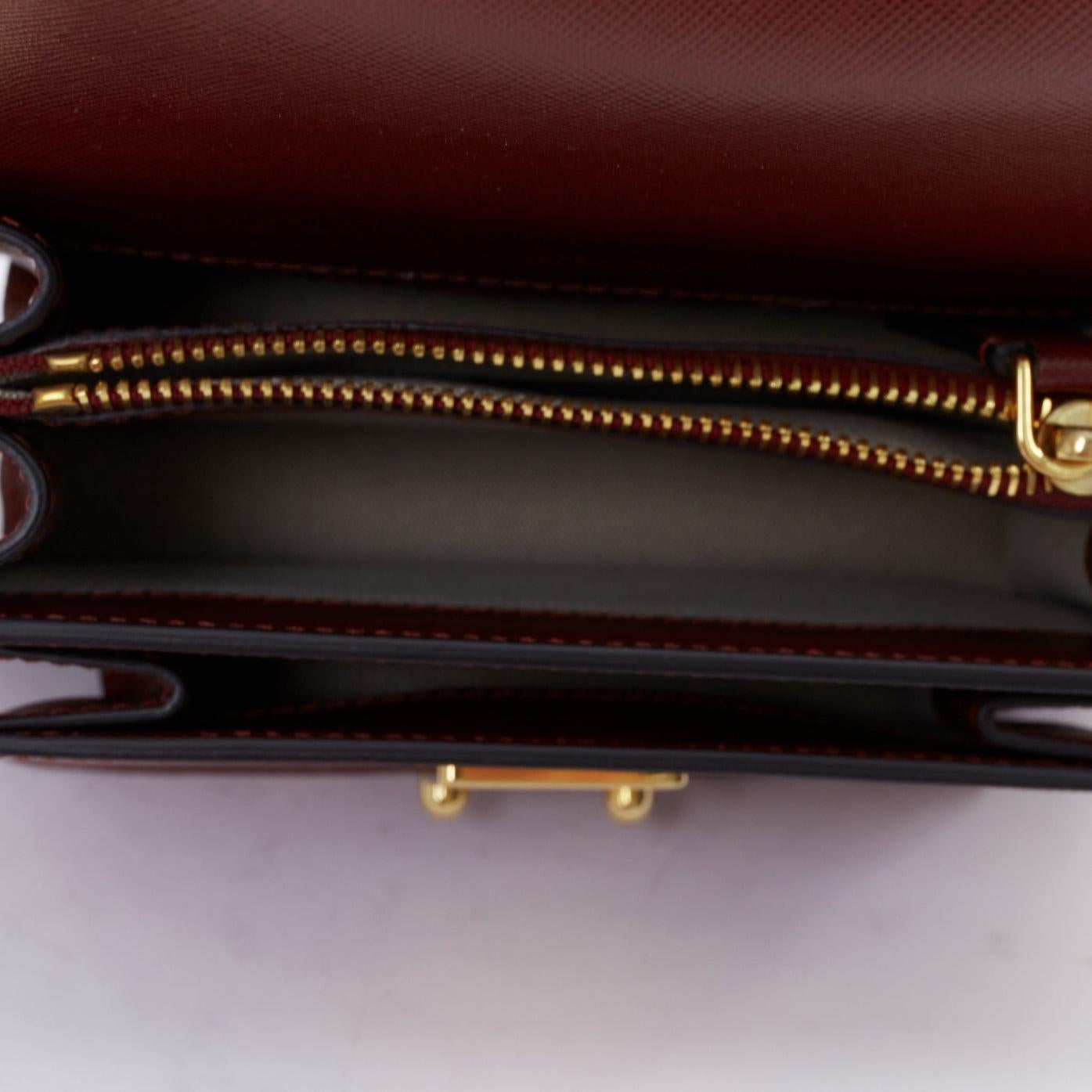 MARNI Trunk navy burgundy textured leather clasp crossbody bag For Sale 4