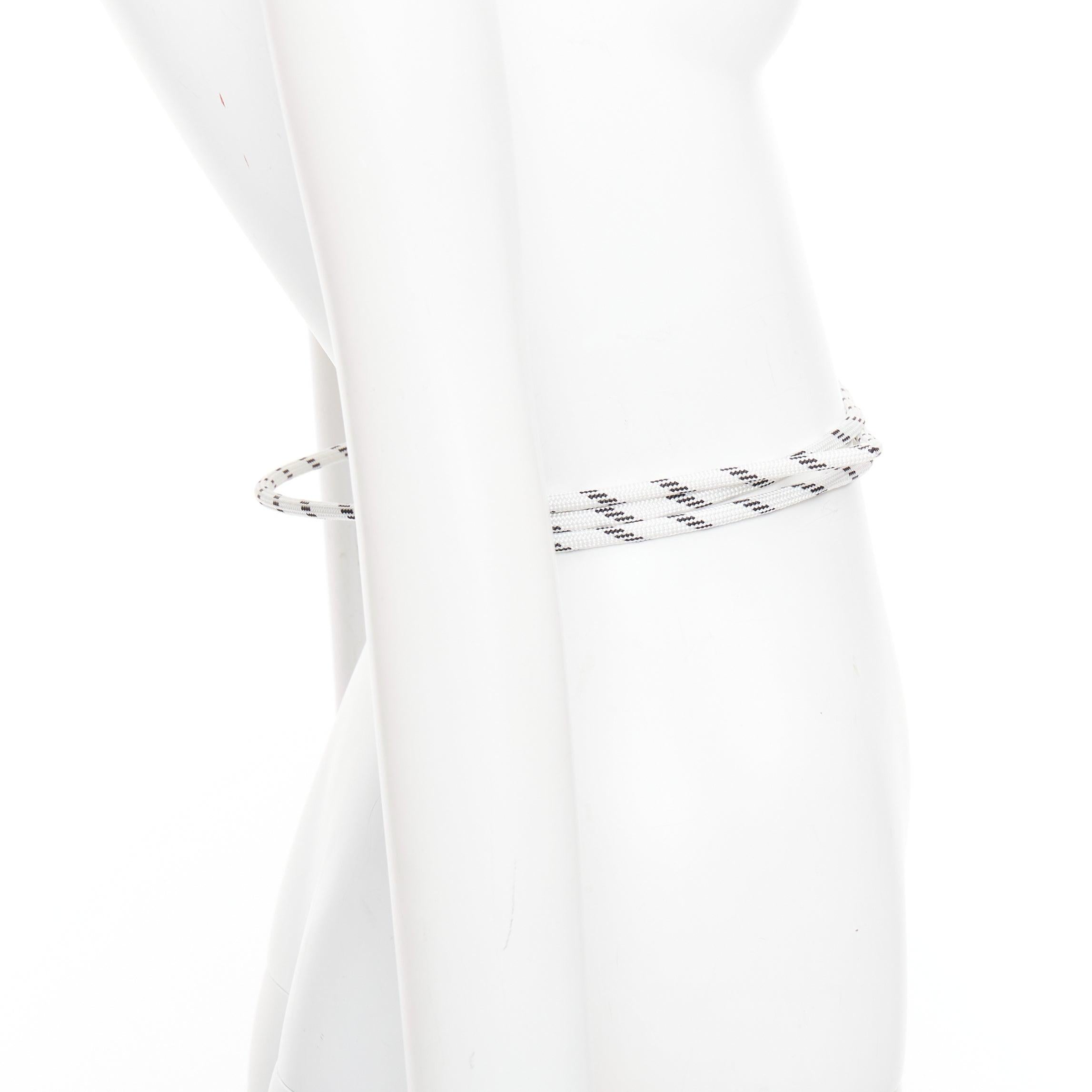 MARNI Weißer schwarzer Lederbesatz halb verdrahteter Krawattengürtel mit Seil im Angebot 1