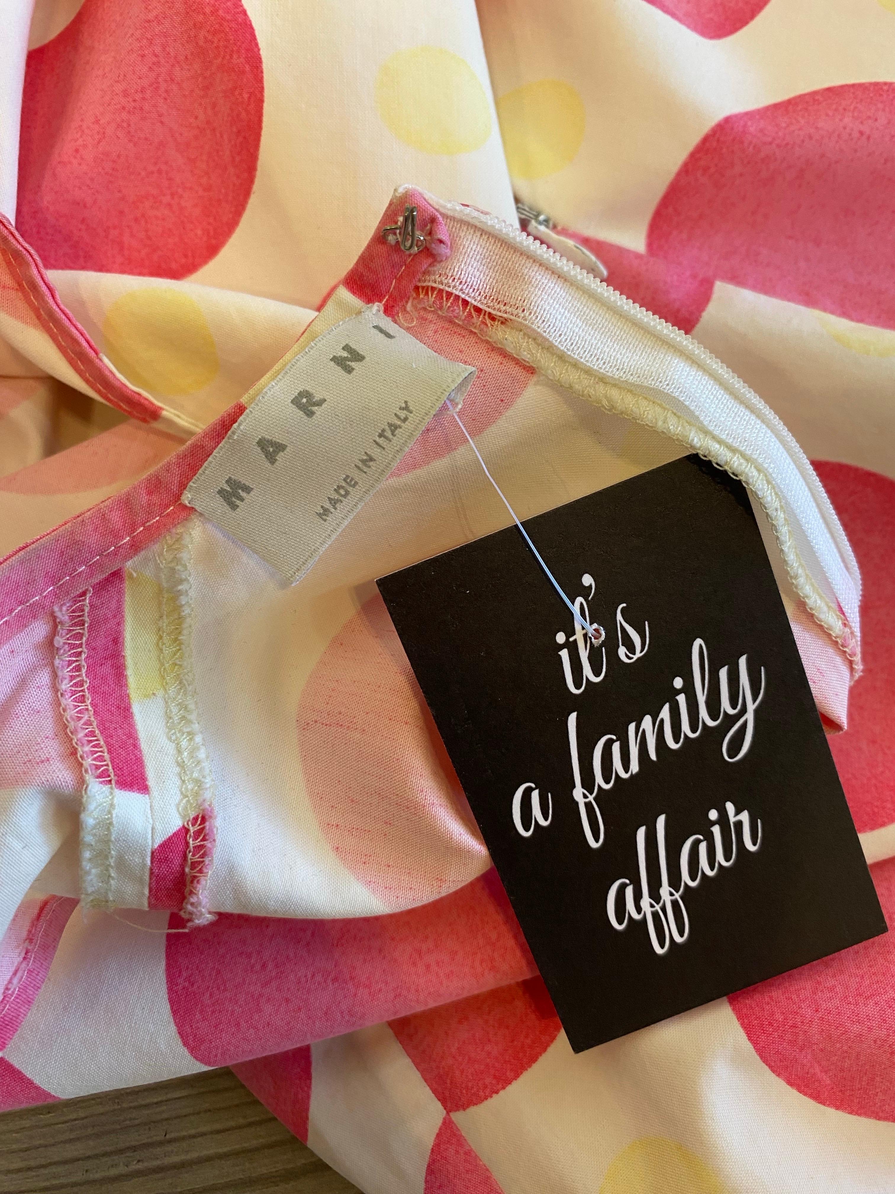 Abito bianco di Marni con pois rosa. in vendita 1