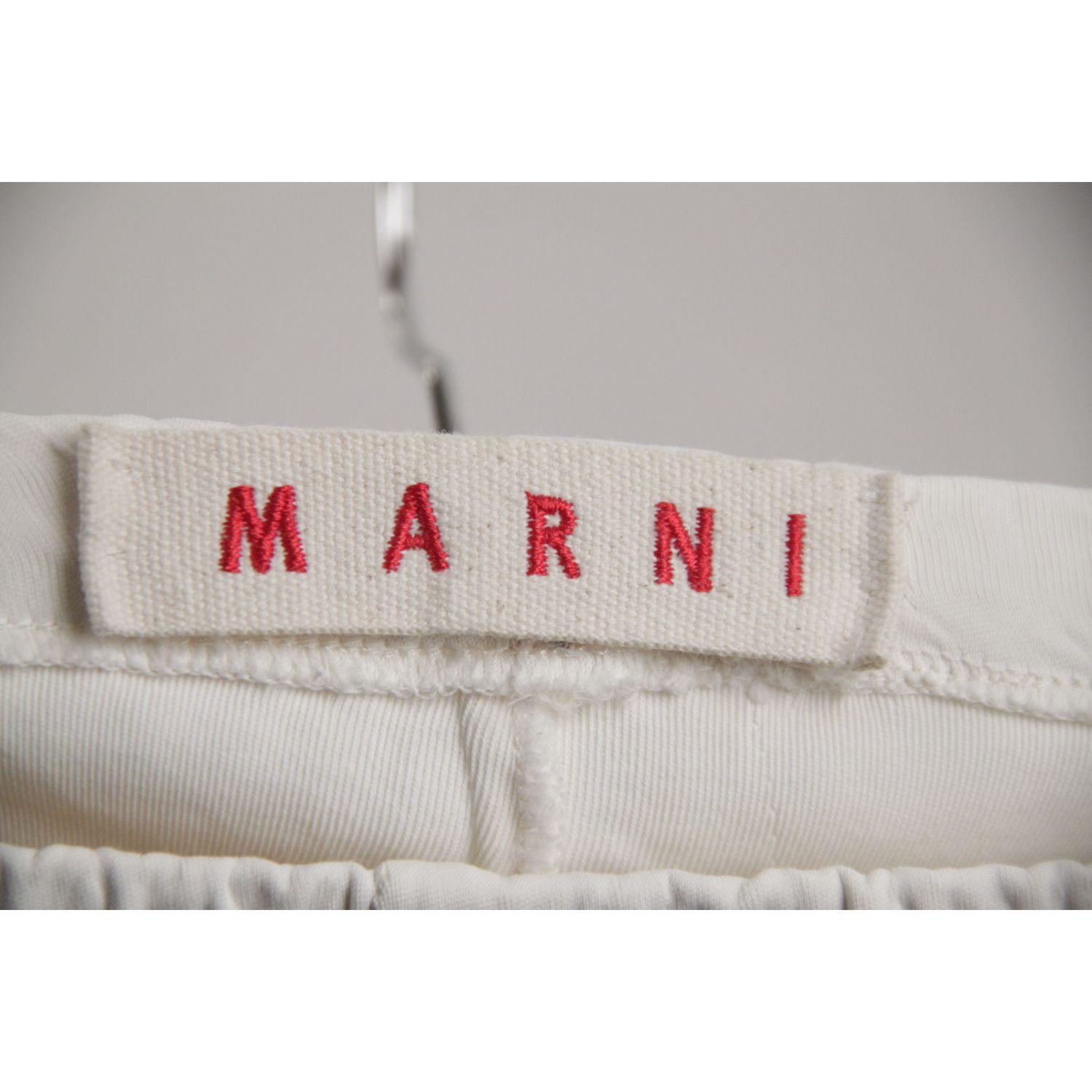 - White stretch leggings by MARNI
- Cropped lenght
- Elasticated waistband
- No pockets
- Pull on style
- Size:42 (The size shown for this item is the size indicated by the designer on the label).I should correspodn to a