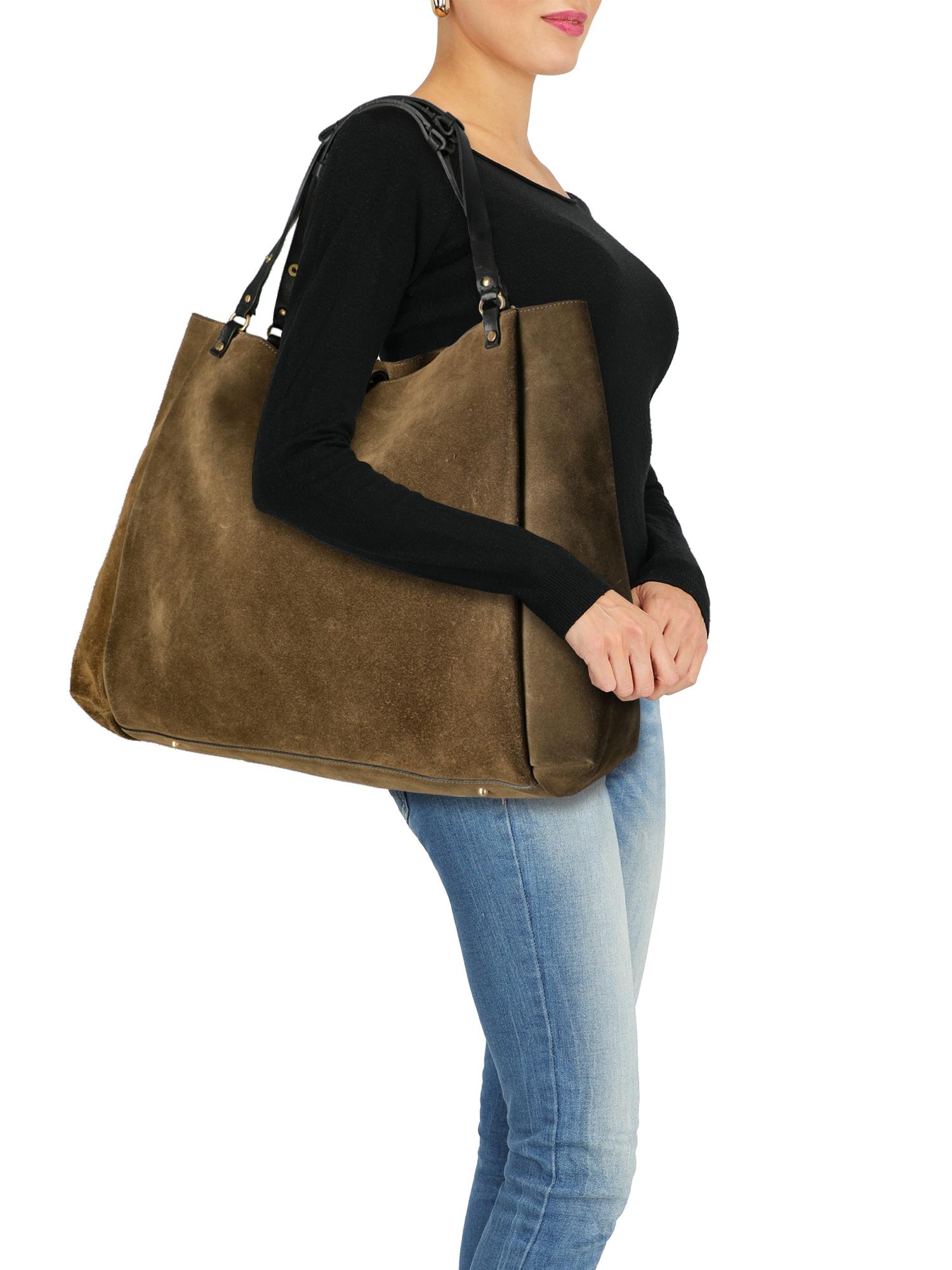 Tote bag, leather, solid color, internal logo, button fastening, internal zipped pocket, day bag

Includes:
- Dust bag

Product Condition: Very Good
Lining: slightly visible scratches. Hardware: negligible scratches. Corners and edges: slightly
