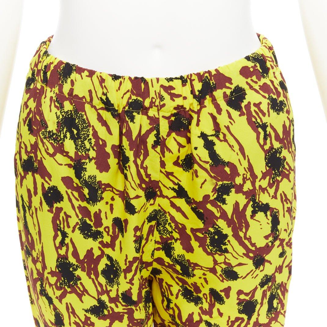 MARNI giallo bordeaux nero stampa astratta pantaloni affusolati con cavallo a goccia IT40 S in vendita 2