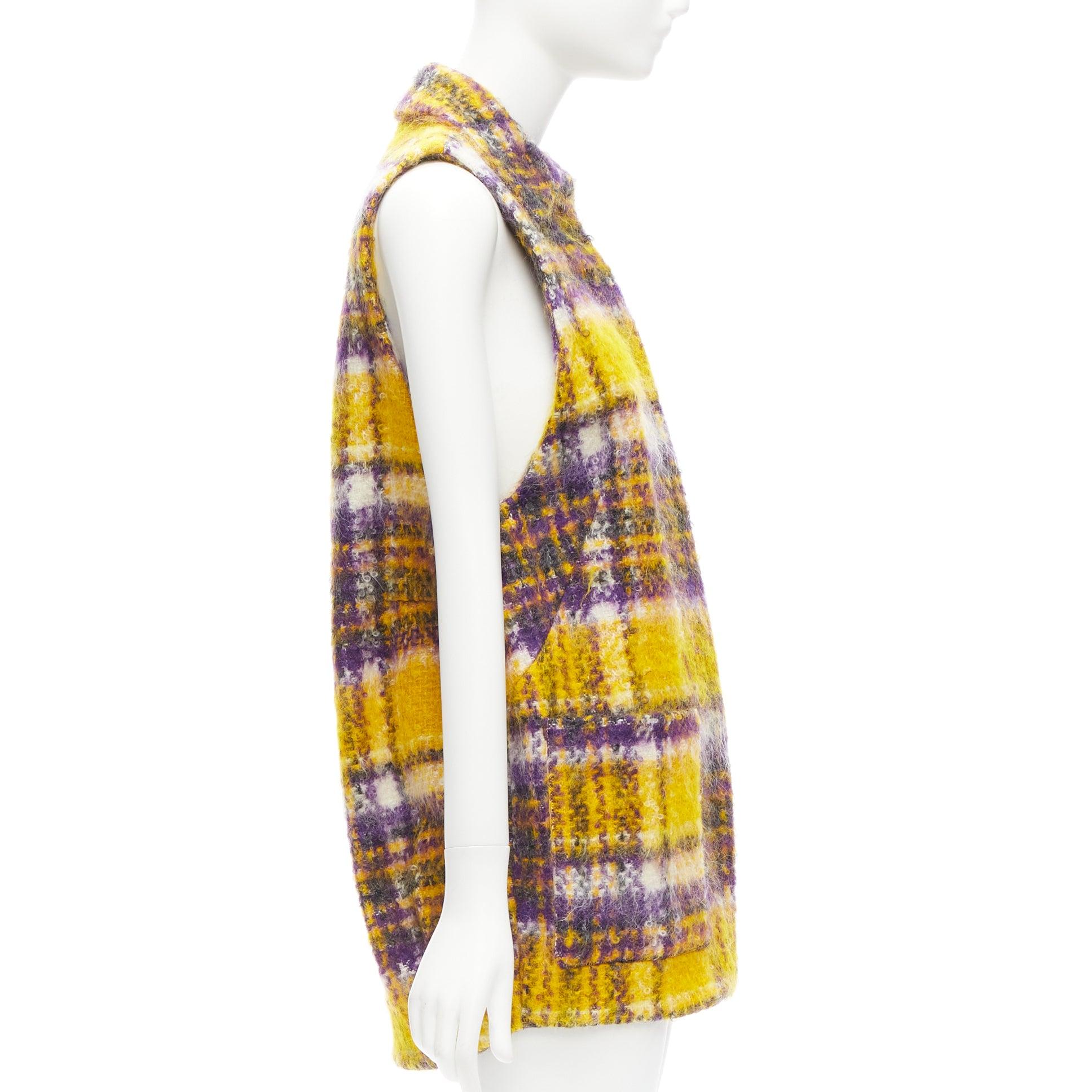 MARNI yellow purple plaid check mohair blend boxy sleeveless coat IT36 XS
Reference: CELG/A00245
Brand: Marni
Material: Cotton, Mohair, Blend
Color: Purple, Yellow
Pattern: Plaid
Closure: Snap Buttons
Lining: Black Fabric
Extra Details: Hidden snap