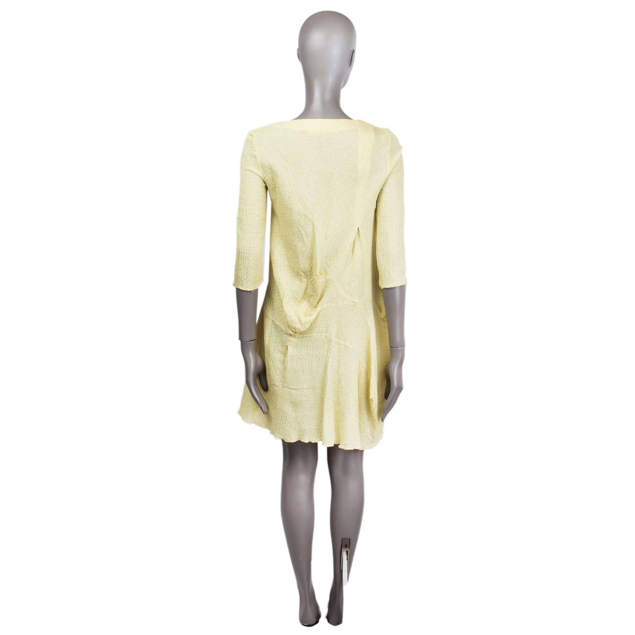 MARNI yellow silk & linen TEXTURED 3/4 SLEEVE SHIFT Dress 40 S In Excellent Condition For Sale In Zürich, CH
