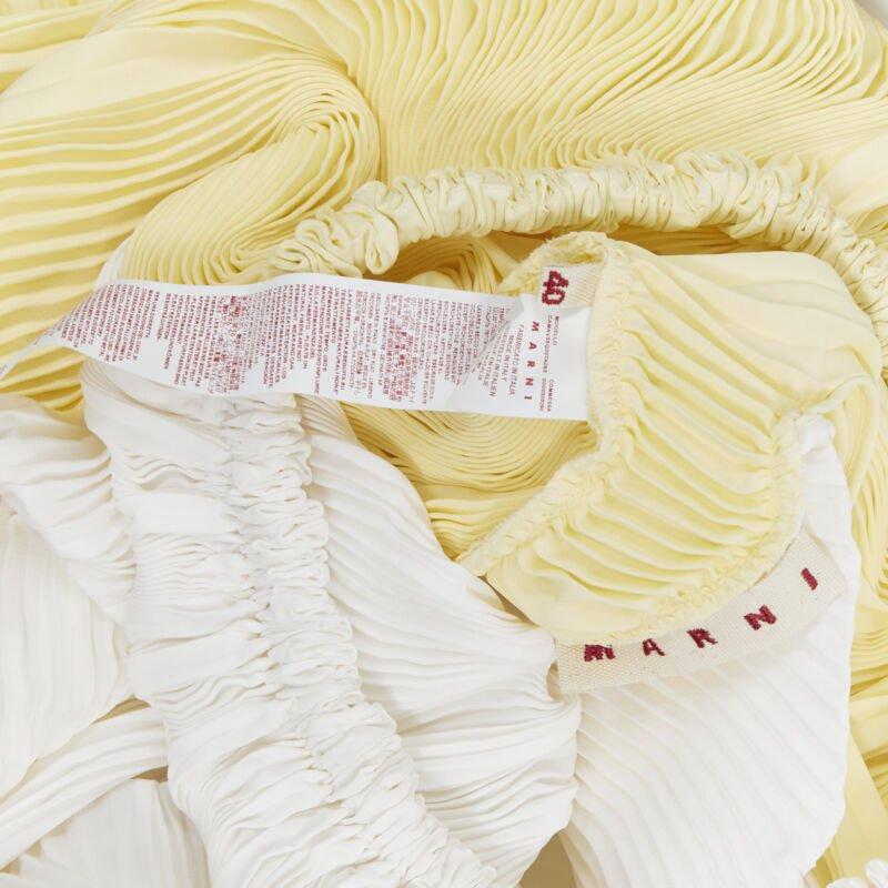 MARNI jaune blanc plis couteau cordon ficelle dos ouvert top volumineux FR40 en vente 4