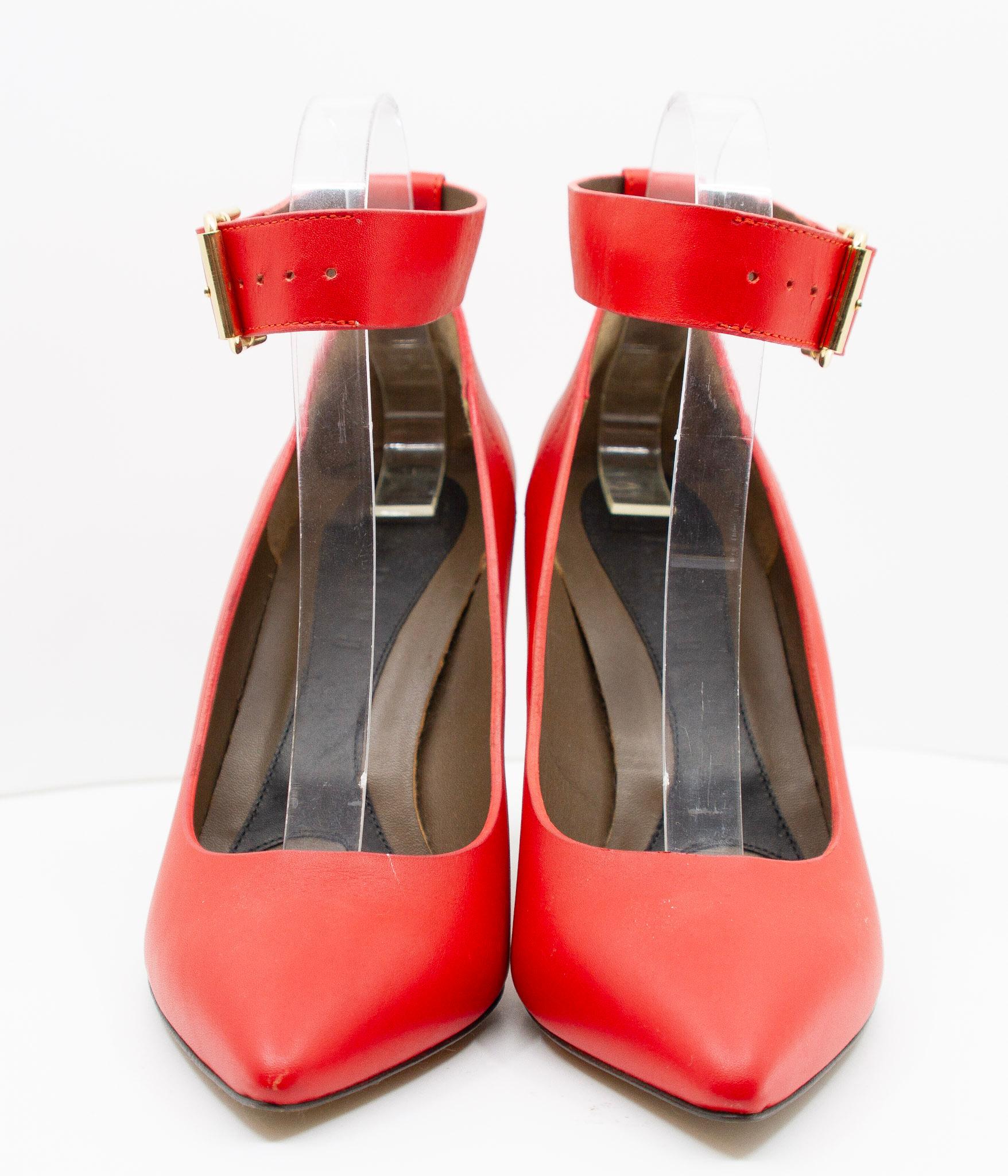 Marni red pumps with white heel and ankle strap
size EU 36 1/2 US 6 