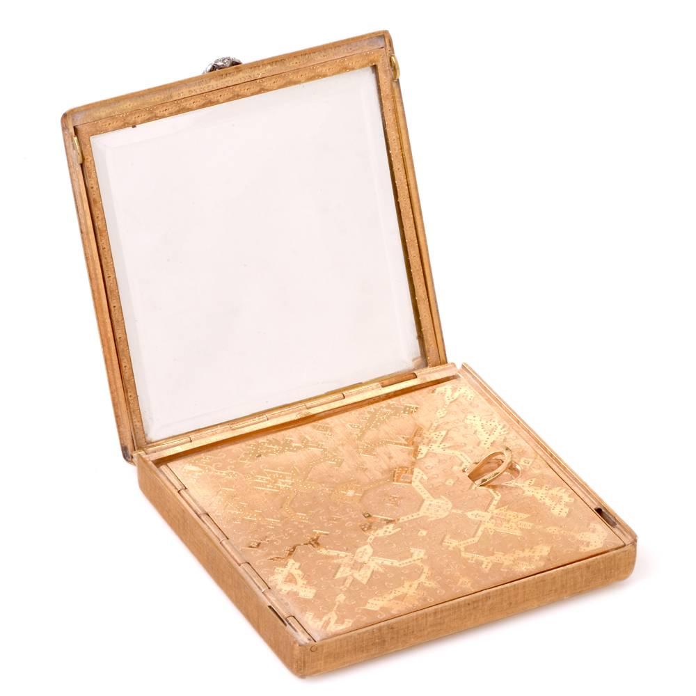 Mario Buccellati Vintage Diamond Gold Compact Box In Excellent Condition For Sale In Miami, FL