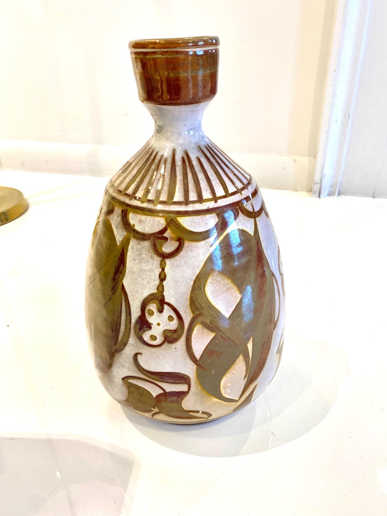 Maroon and White Ceramic Bottle by Alan Caiger Smith In Good Condition In Montreal, QC