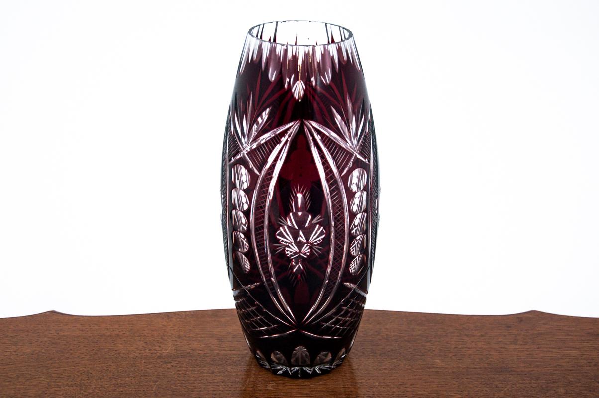 Crystal burgundy vase.

Made in Poland in the 1960s

Very good condition

height 29.5 cm, diameter 13 cm