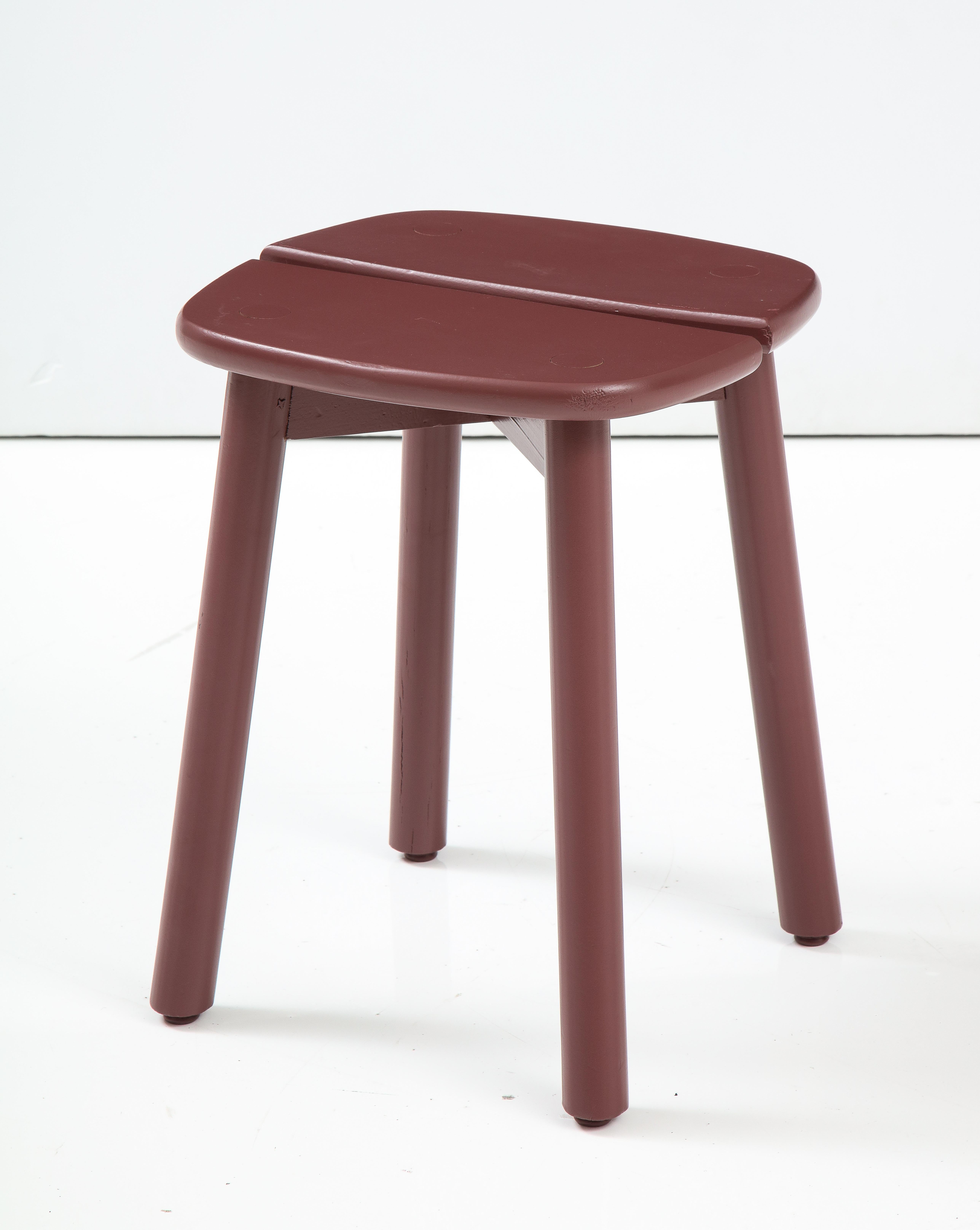 what does maroon stool look like