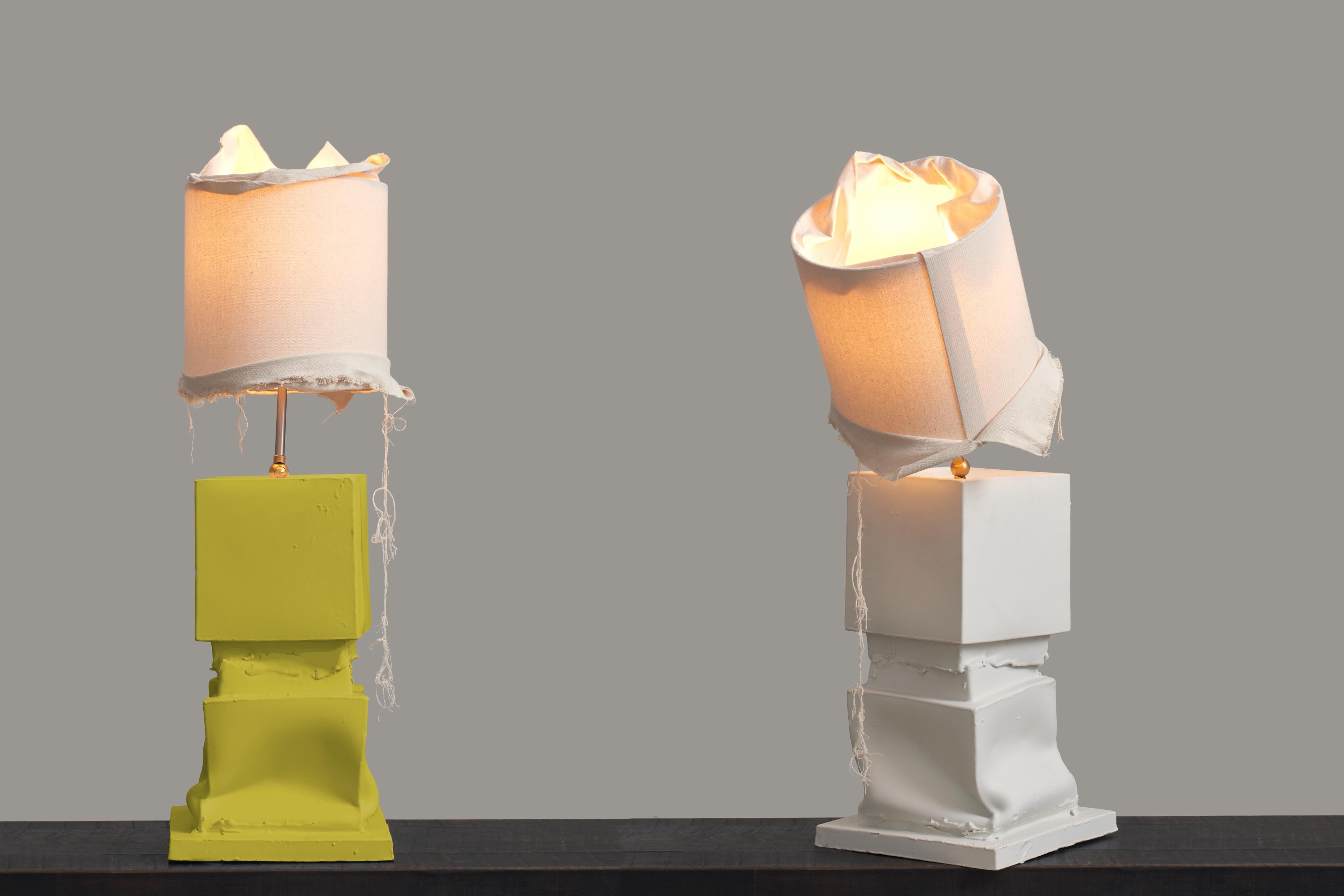 Limitierte Auflage. Große Keramik-Tischlampe in Lila. Hergestellt in Italien im Angebot 4