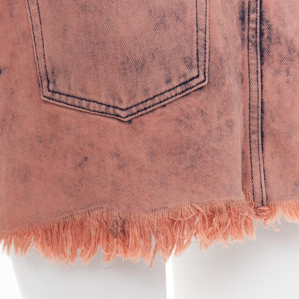 MARQUES ALMEIDA jupe safari effilochée en coton recyclé lavé à l'acide rose bleu UK4 XXS
Référence : AAWC/A01576
Marque : Marques Almeida
Matériau : Coton
Couleur : rose, bleu
Motif : Solide
Fermeture : braguette à glissière
Détails supplémentaires