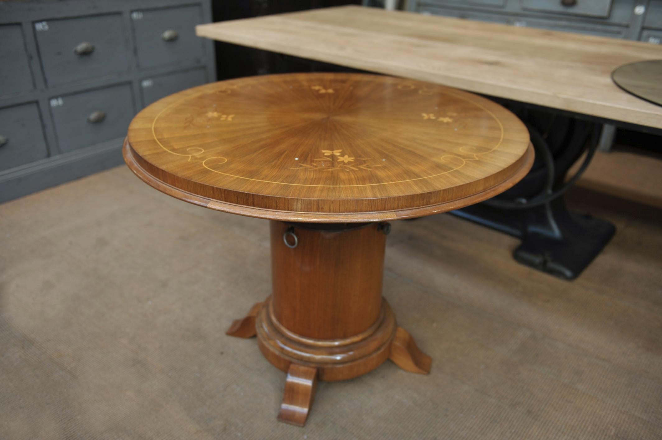 Mahogany Marqueterie Art Déco Gueridon Round Table, circa 1925 For Sale