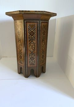 Akzent-Tisch mit Intarsien