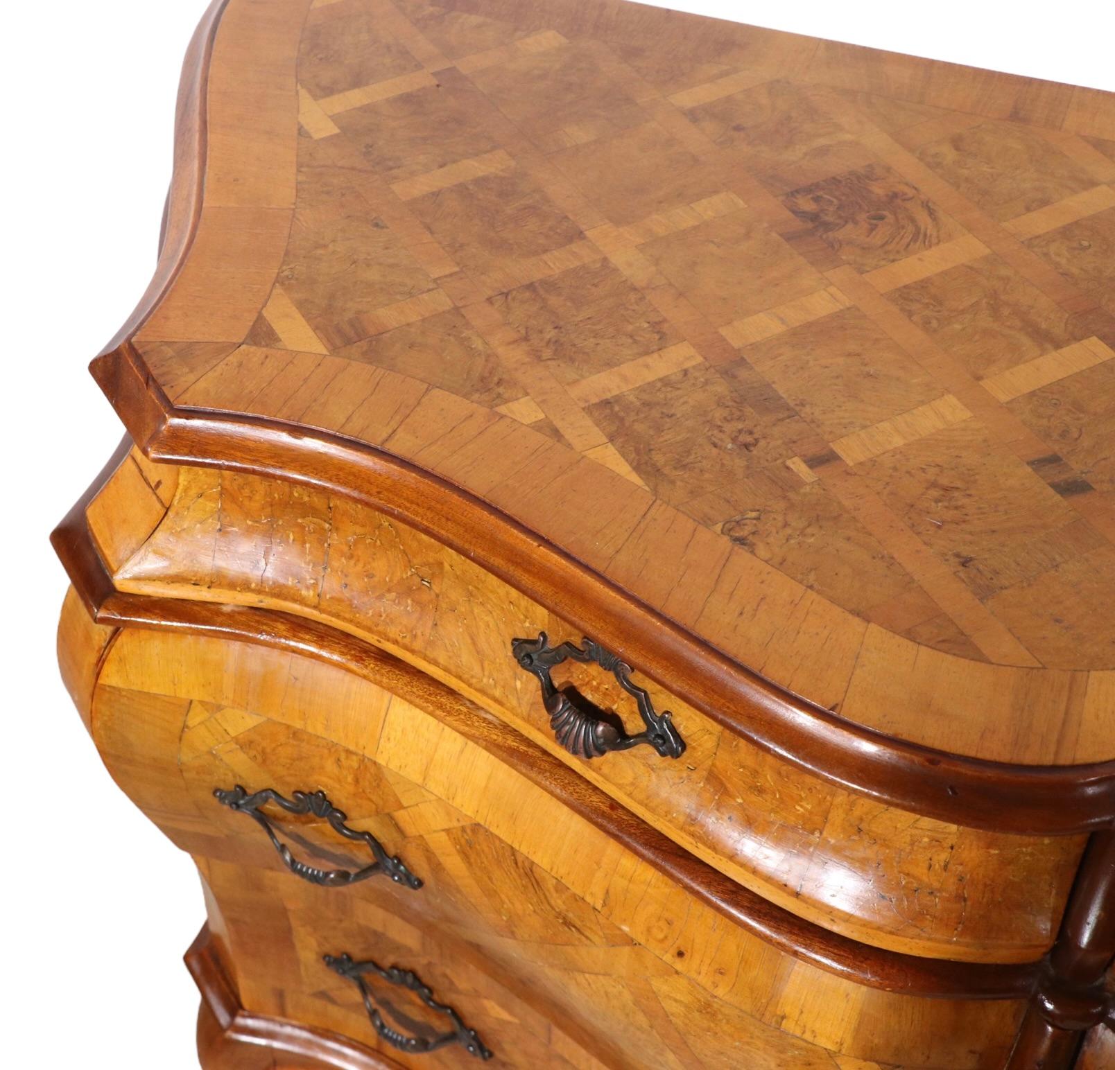Marquetry Bombay Chest of Drawers Made in Italy for Weiman Furniture 1940/1960 1