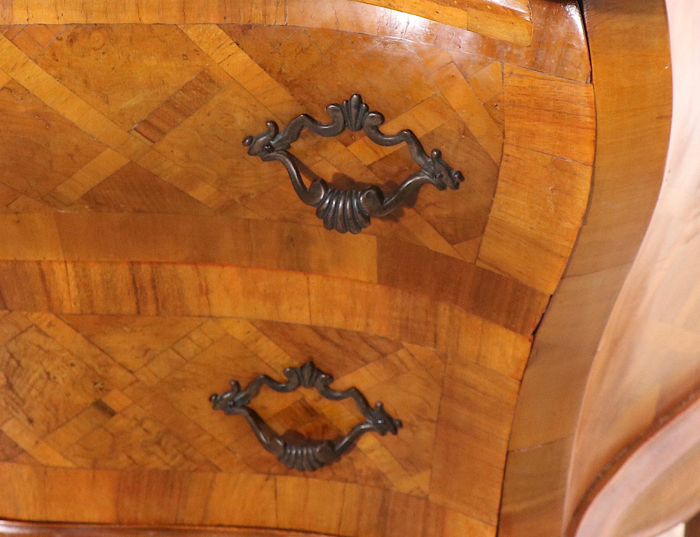 Charming Bombay style commode having exotic wood marquetry veneer, with brass pulls. The chest features two narrow drawers over two deep drawers, it is in very good original, clean and ready to use condition. One drawer front shows an old repair to