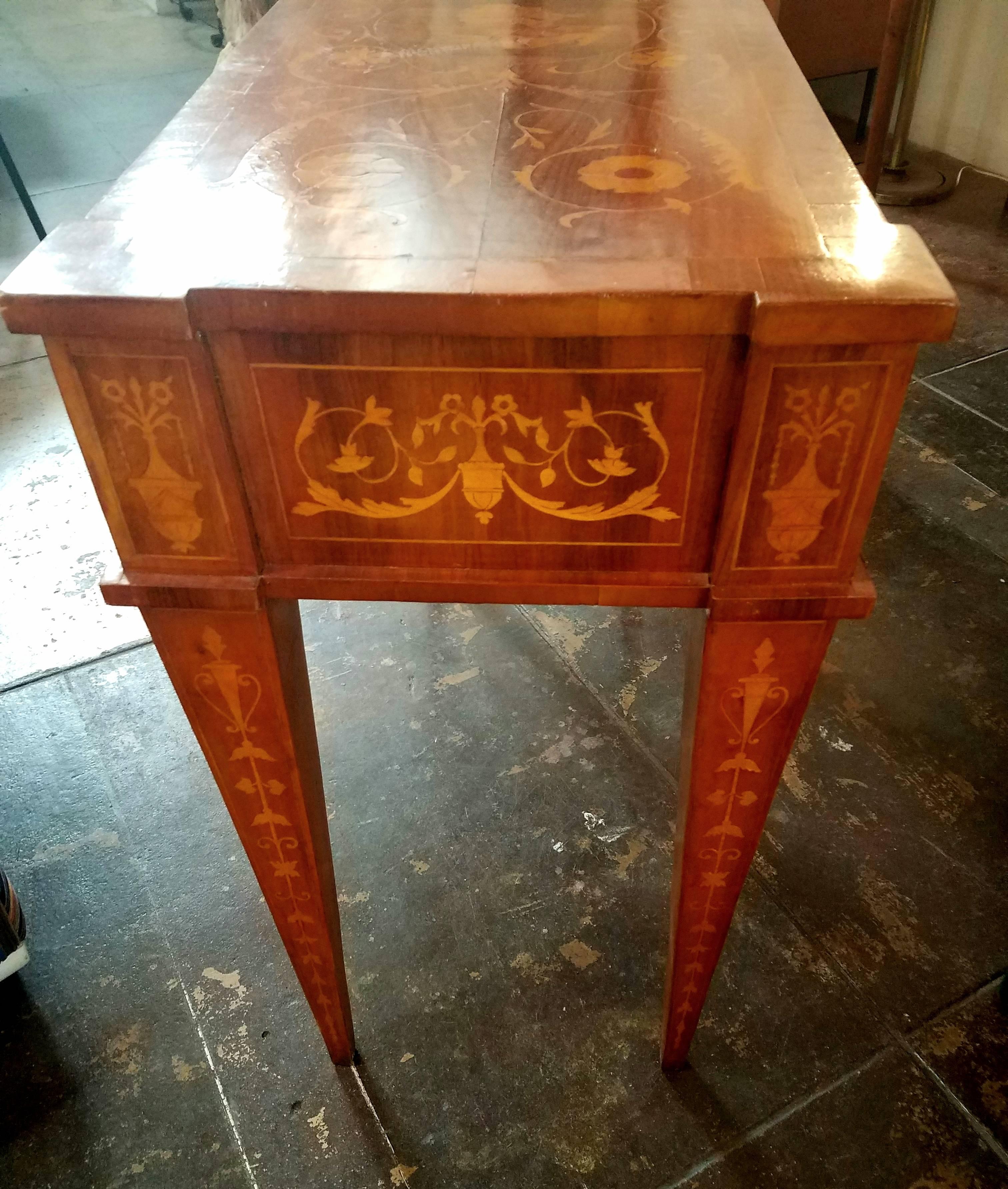 Italian Magolini design entry table. Patina and hand polished with shellac. Mahogany and maple veneer.
Also can work as side table or sofa table.