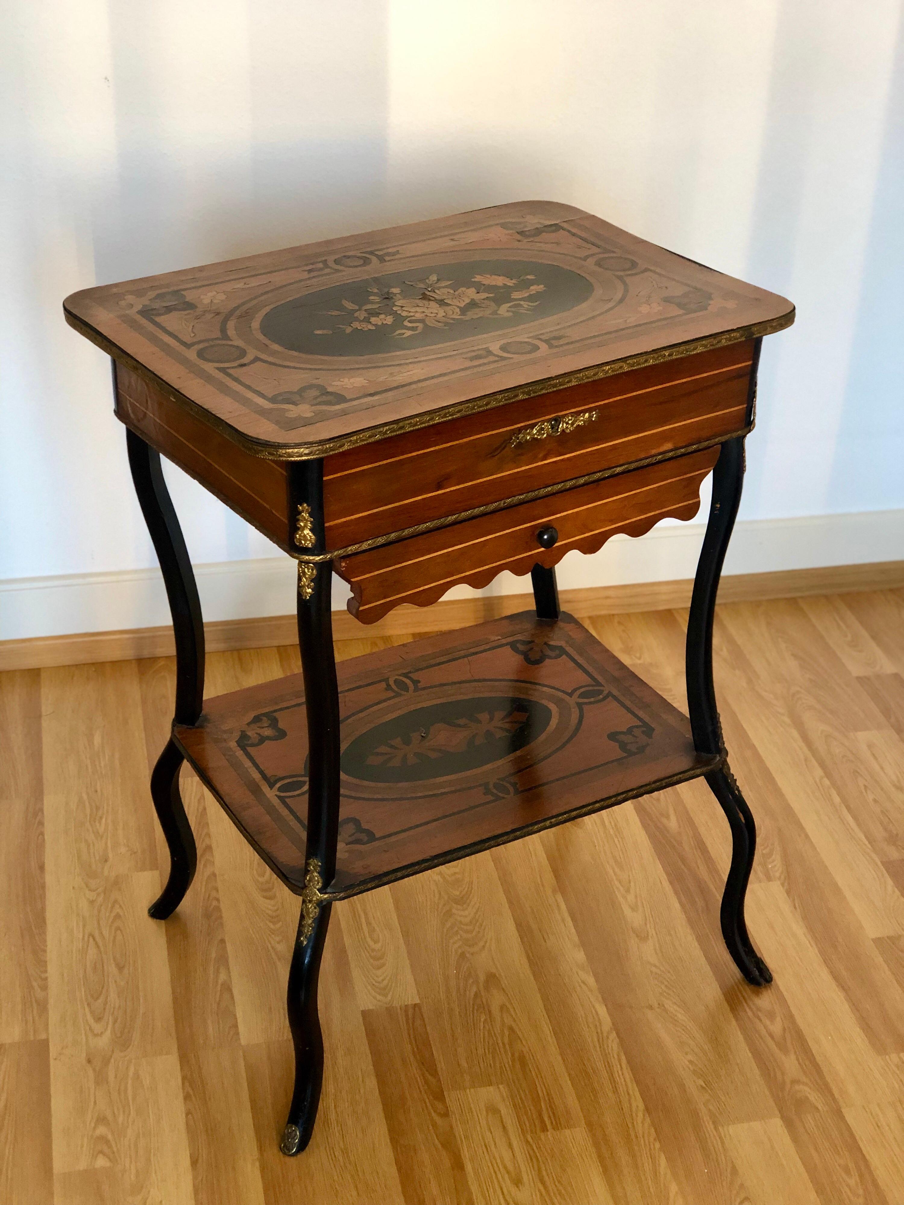 Marquetry Inlaid Louis XV Style Side / Vanity Dressing Table, France SALE  In Fair Condition In Sofia, BG