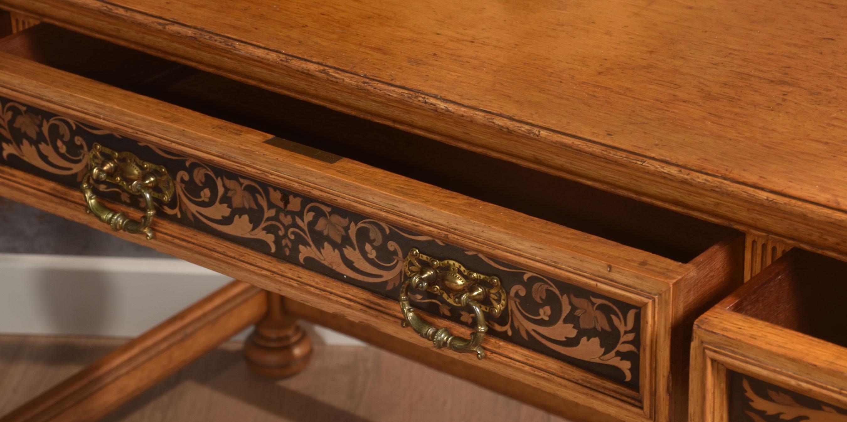 Comodino in rovere intarsiato con intarsio in vendita 8