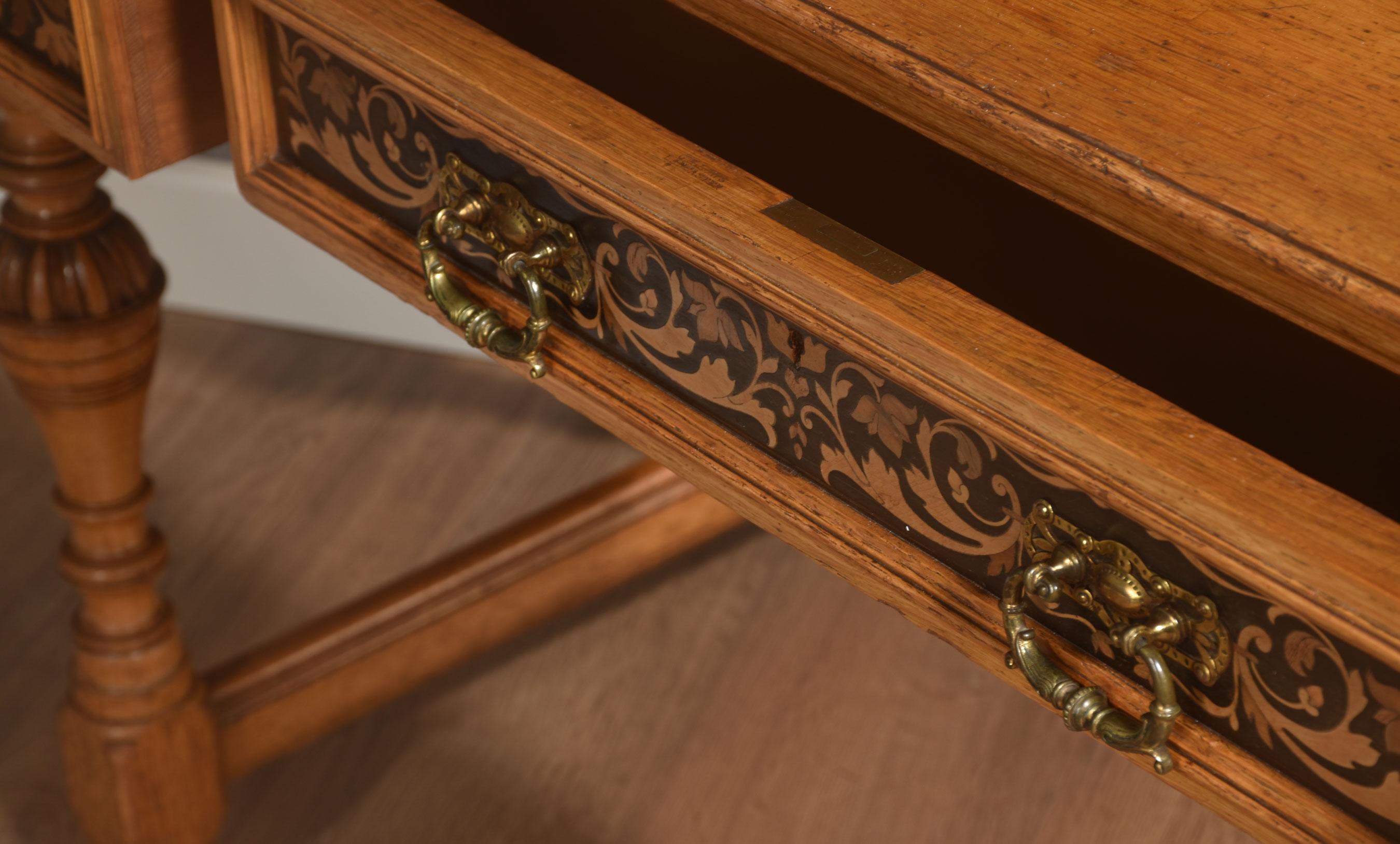 Comodino in rovere intarsiato con intarsio in vendita 9
