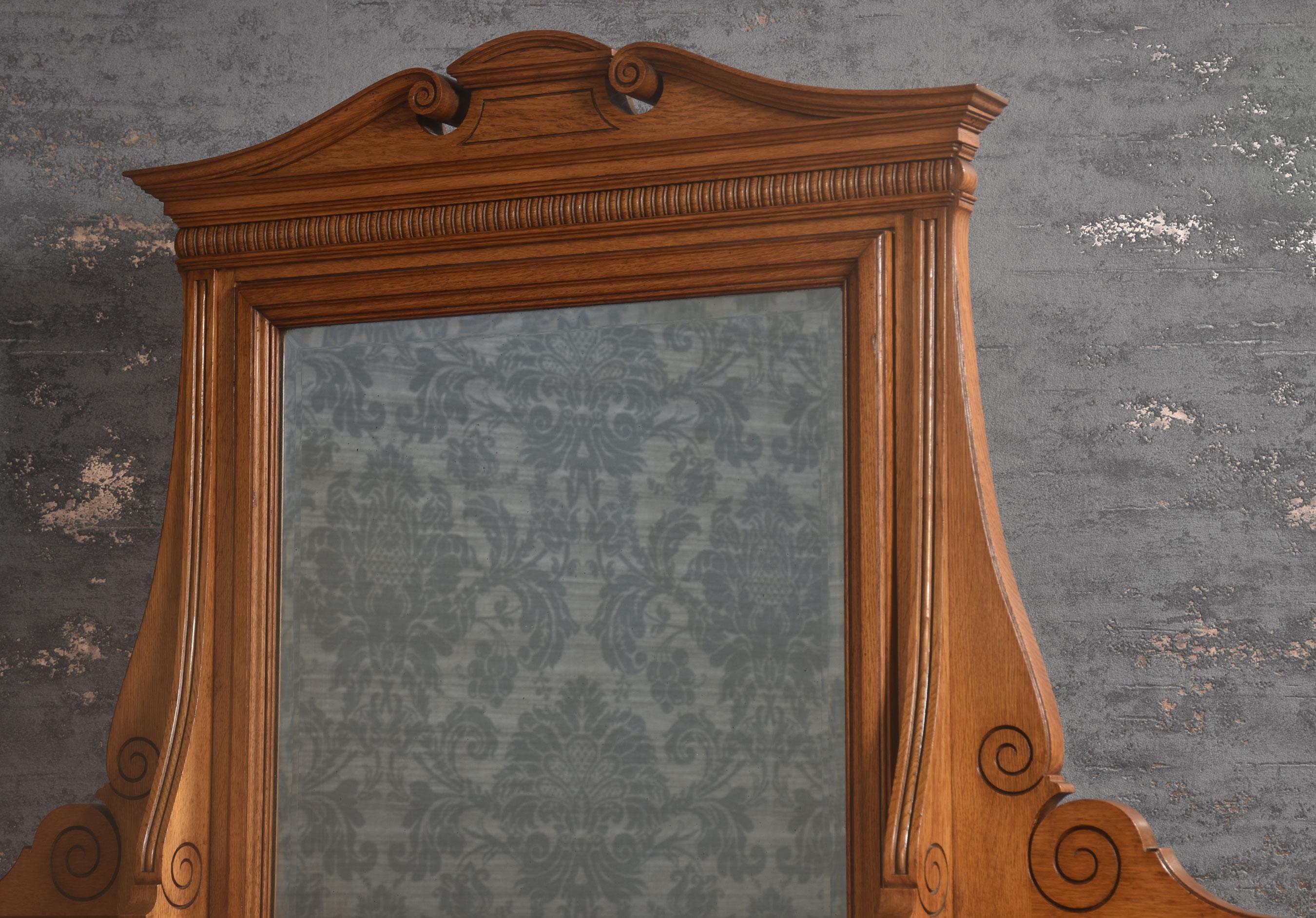 Quercia Comodino in rovere intarsiato con intarsio in vendita