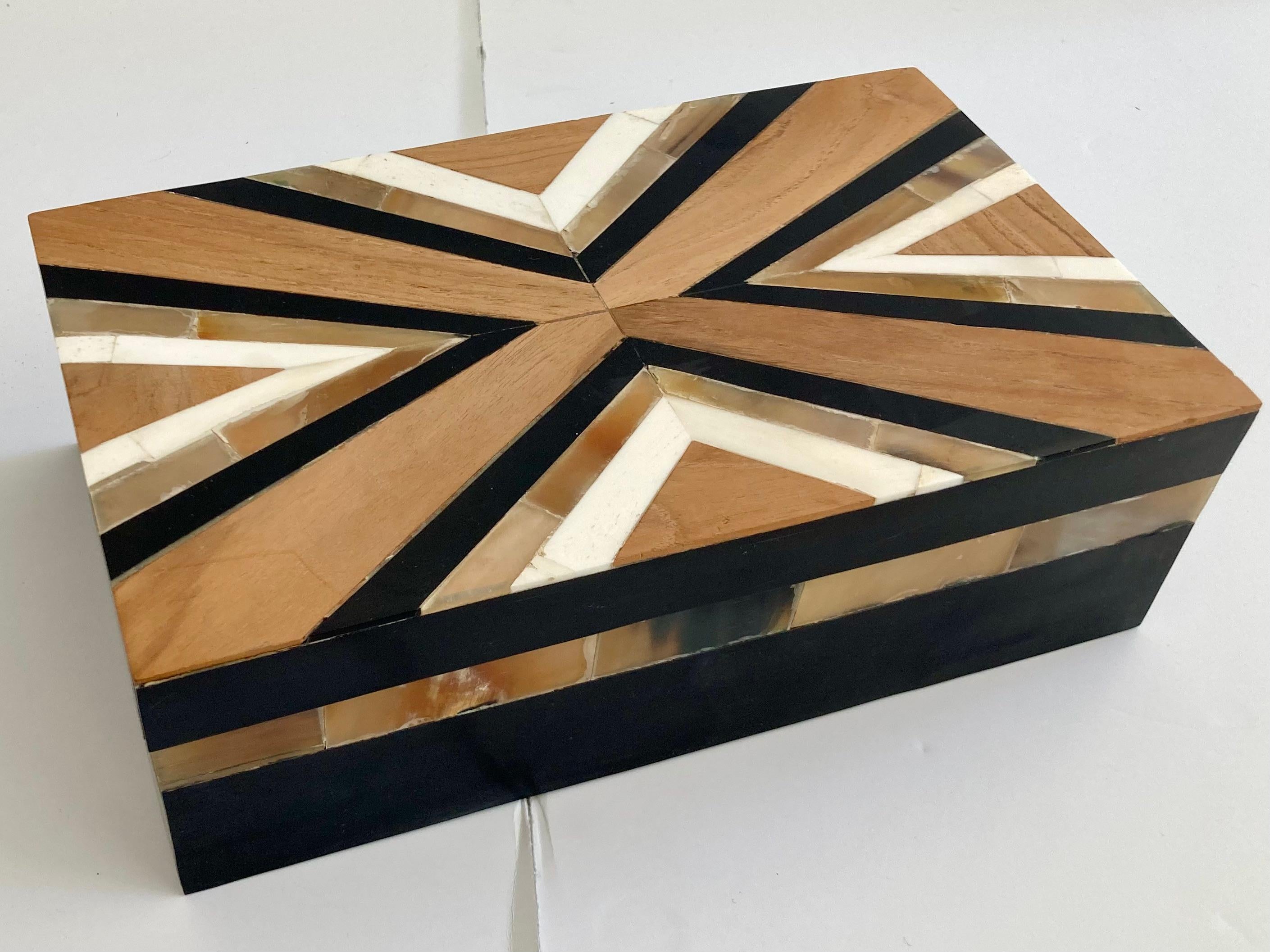 Marquetry Inlayed Covered Moderne Box In Good Condition For Sale In Los Angeles, CA