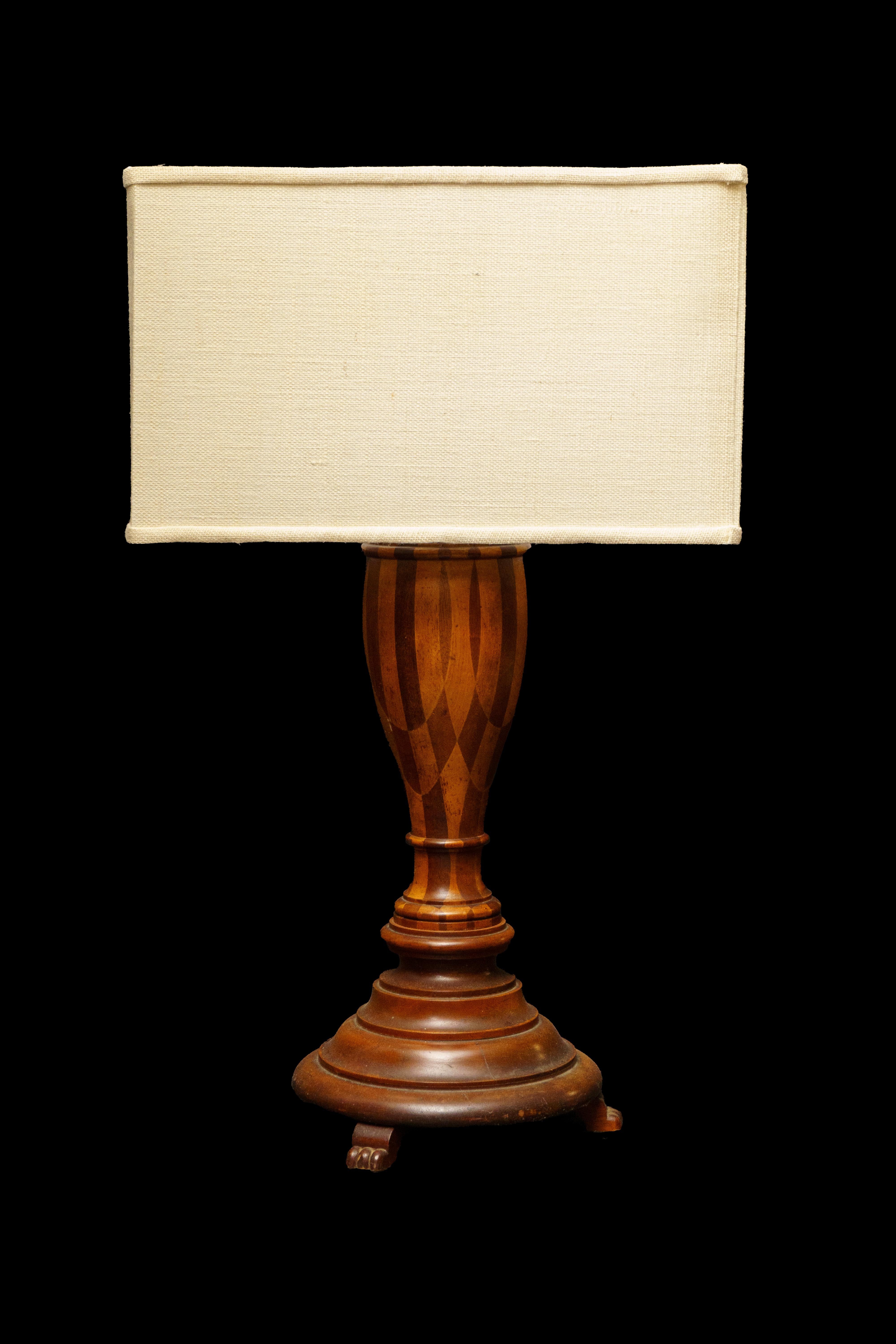 Marquetry lamp:

Measures: 20