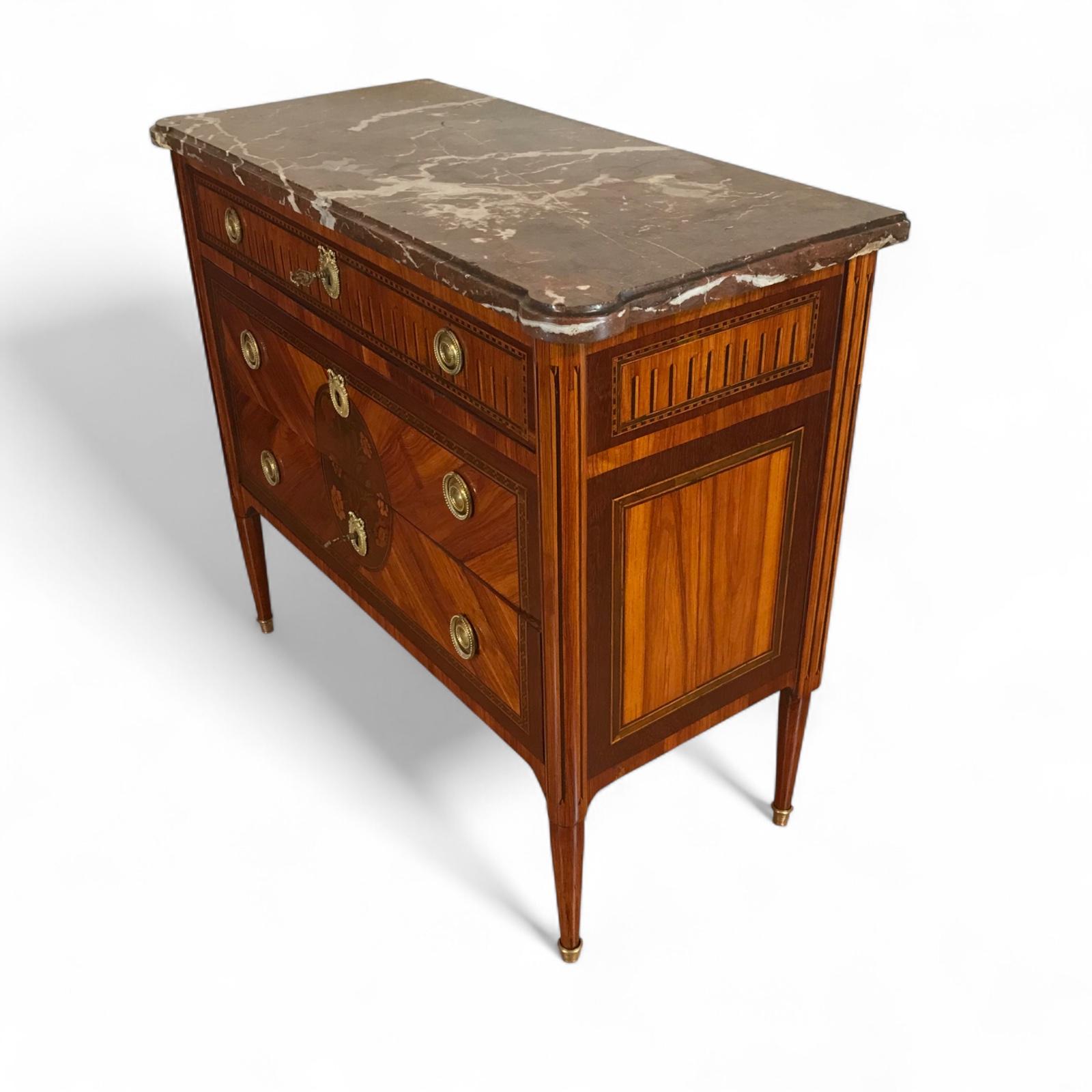 Raso Cassettone Luigi XVI intarsiato, Francia 1770 in vendita