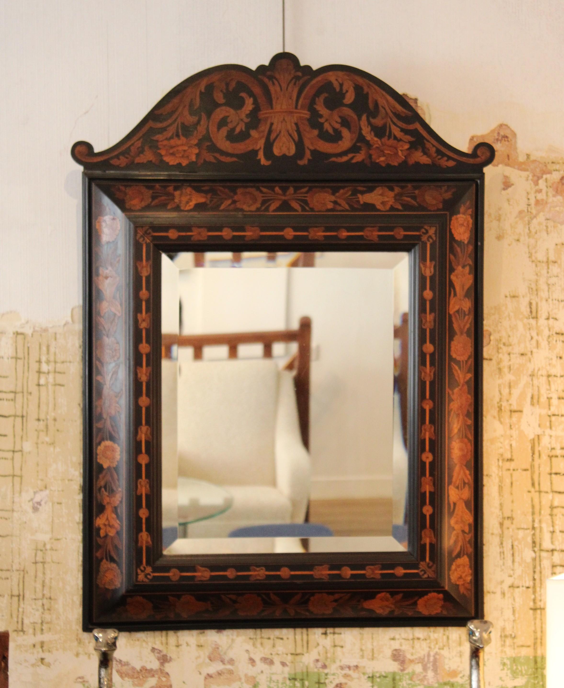 Specchio con intarsio in Wood 
Francia, XIX secolo 
