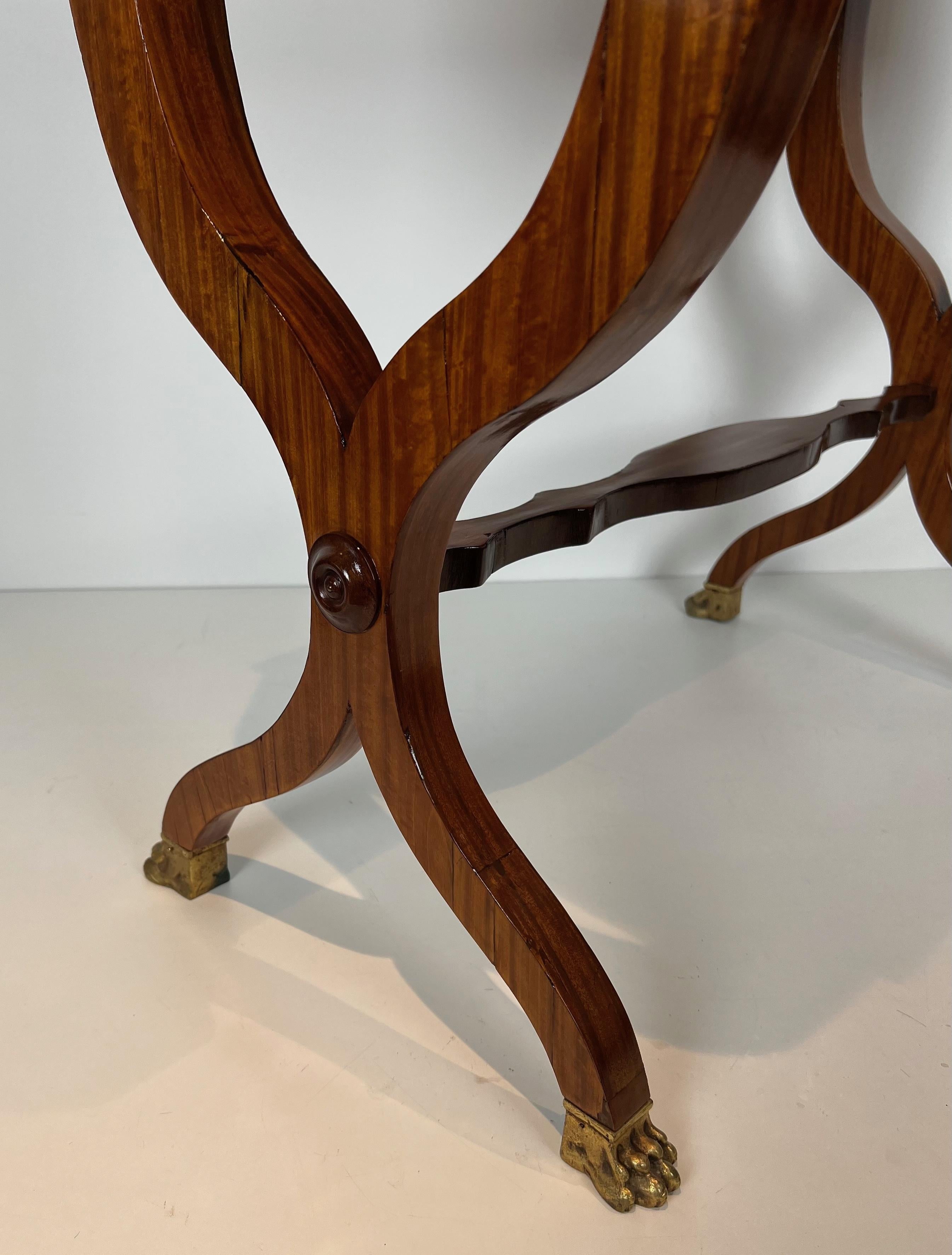 Legno Vaso in legno intarsiato con intarsio di amaranto, base a 