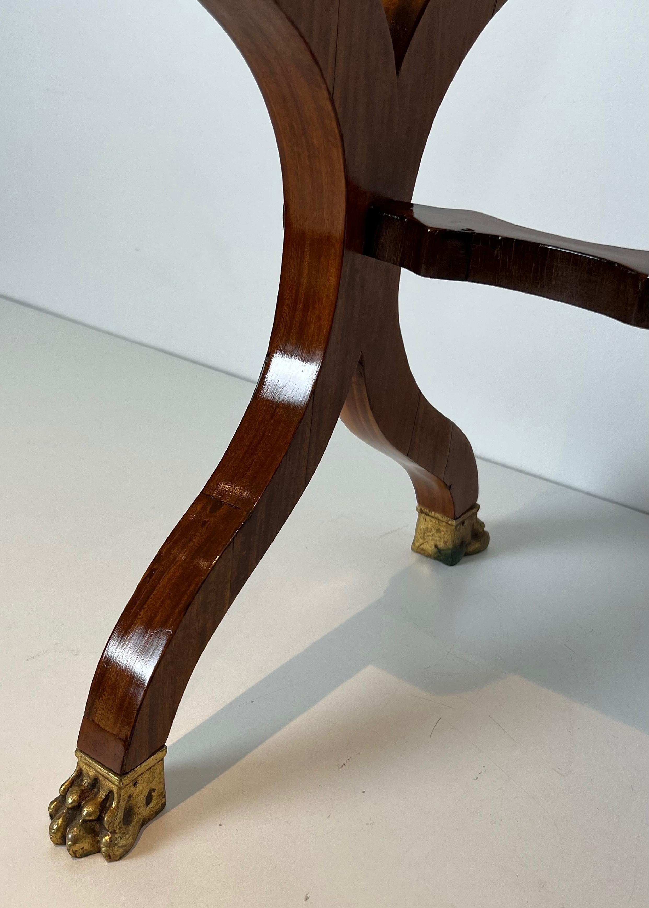 Vaso in legno intarsiato con intarsio di amaranto, base a 