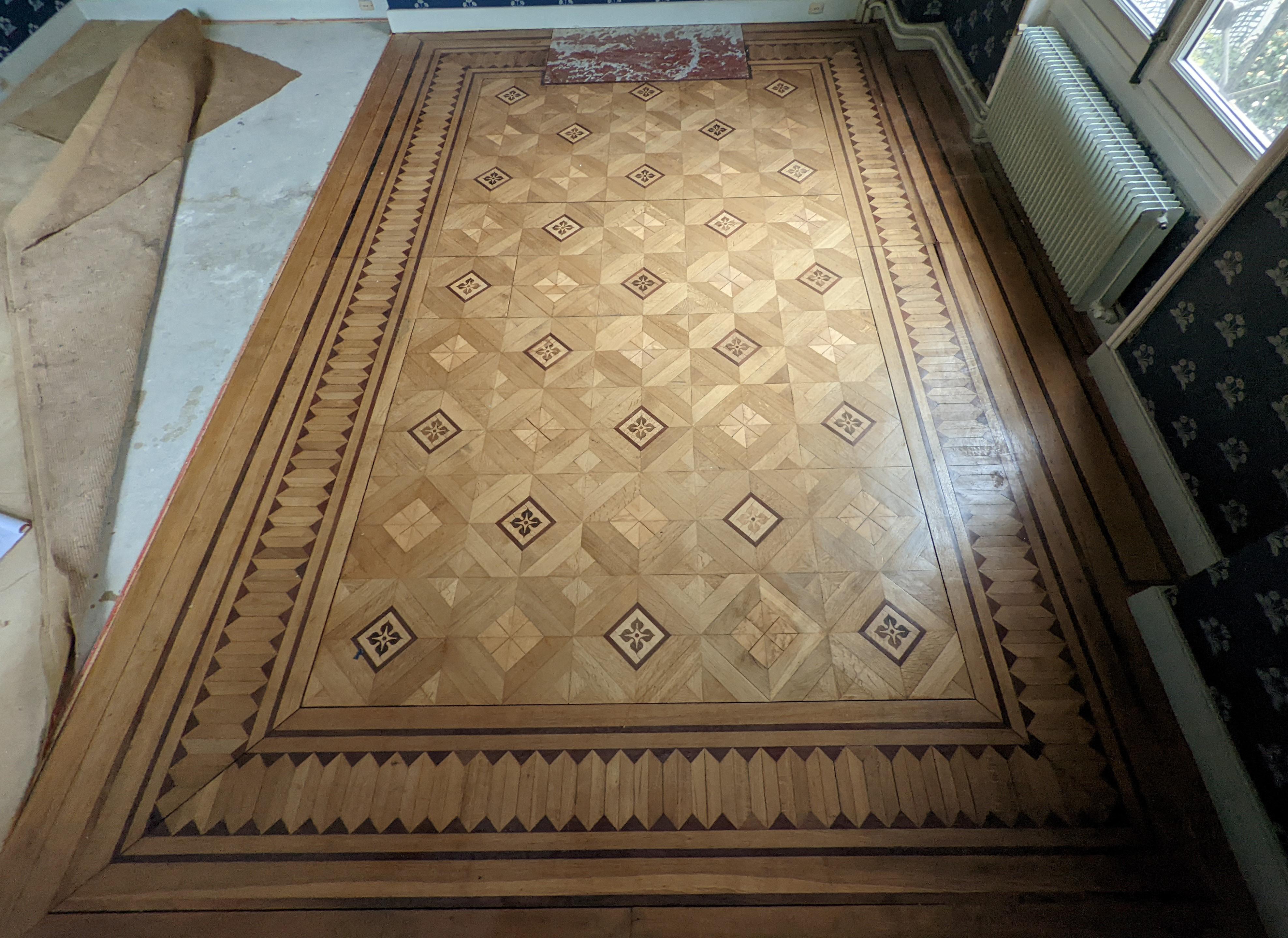This very beautiful parquet flooring of about 9 m² is covering a rectangular surface of 4 meters by 2.62 meters. It is from a private domestic house from the late 19th century. It is special for its mixture of different woods, such as oak wood,