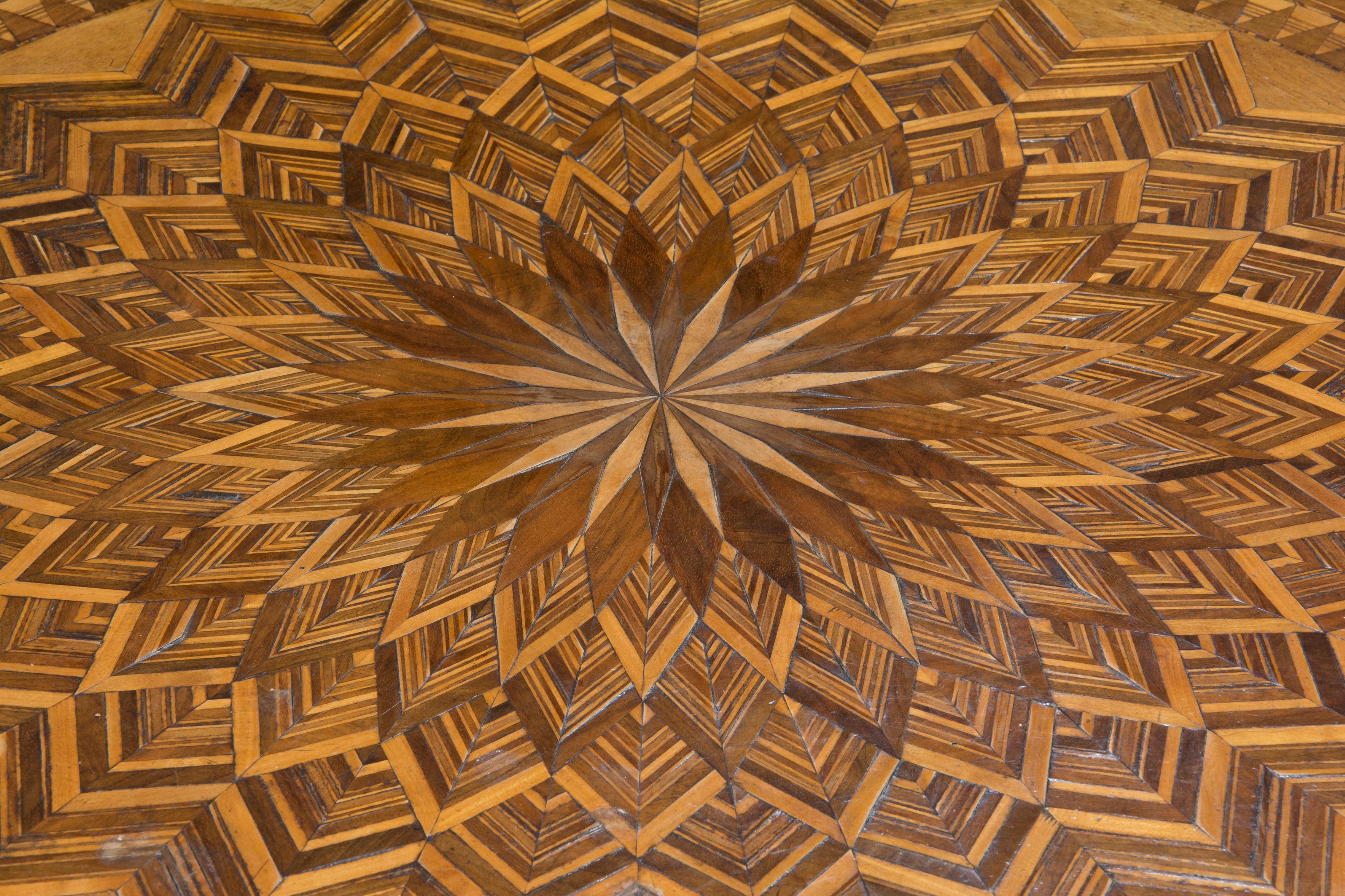 Marquetry Pedestal Table, 19th Century In Good Condition In Madrid, ES