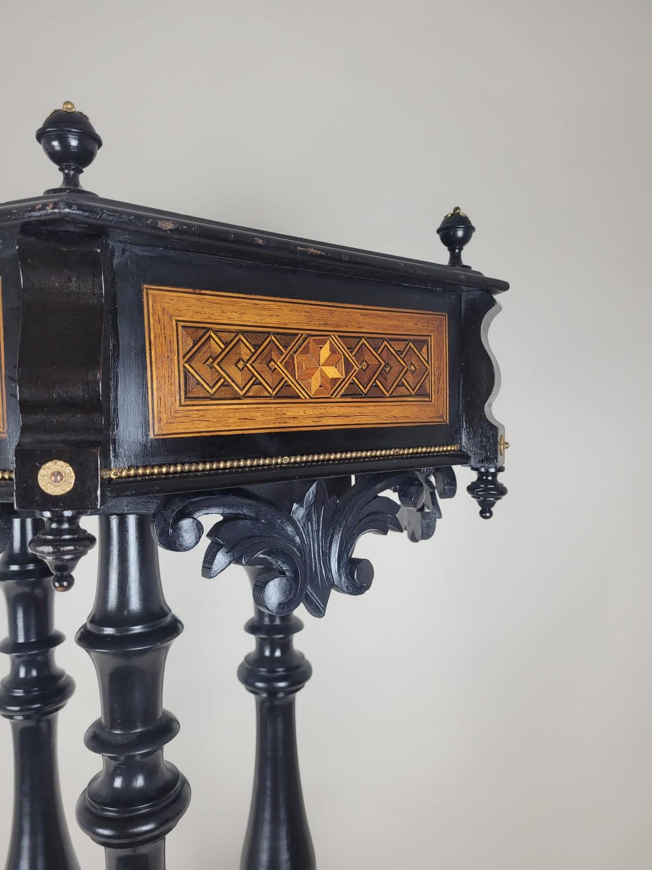 Jardinière en marqueterie, Napoléon III, 19e siècle en vente 3