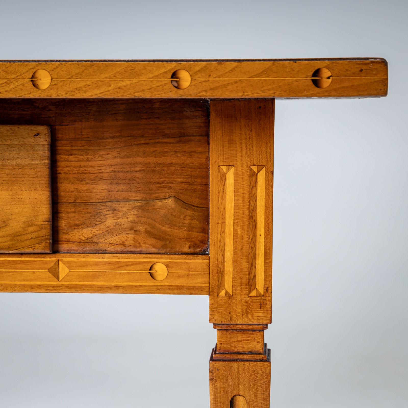 Table d'appoint en marqueterie, Autriche, fin du XVIIIe siècle 4