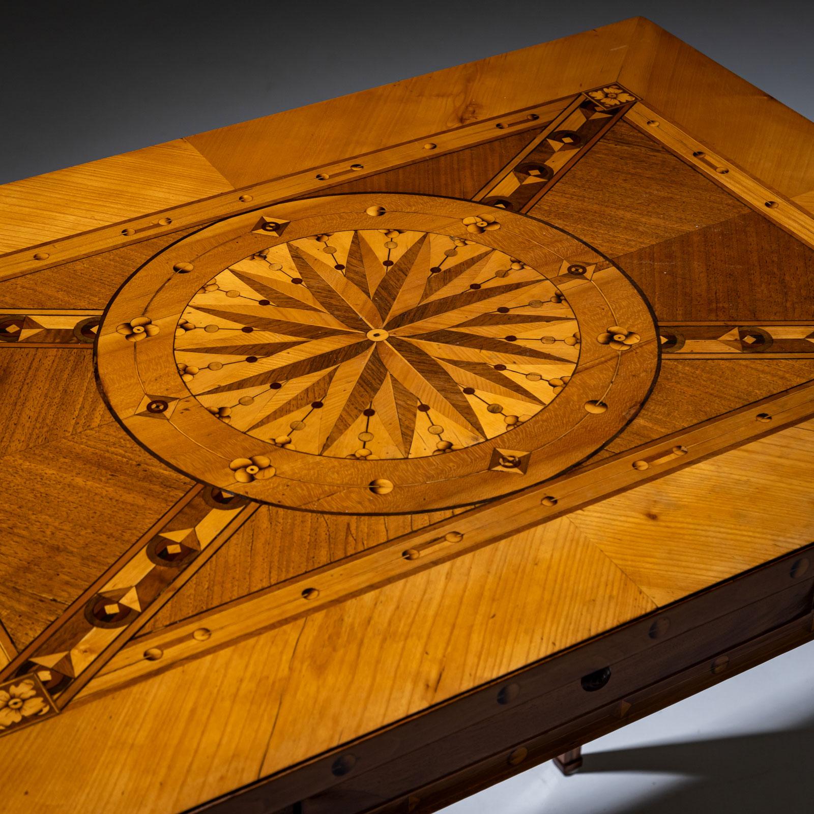 Table d'appoint en marqueterie, Autriche, fin du XVIIIe siècle 5