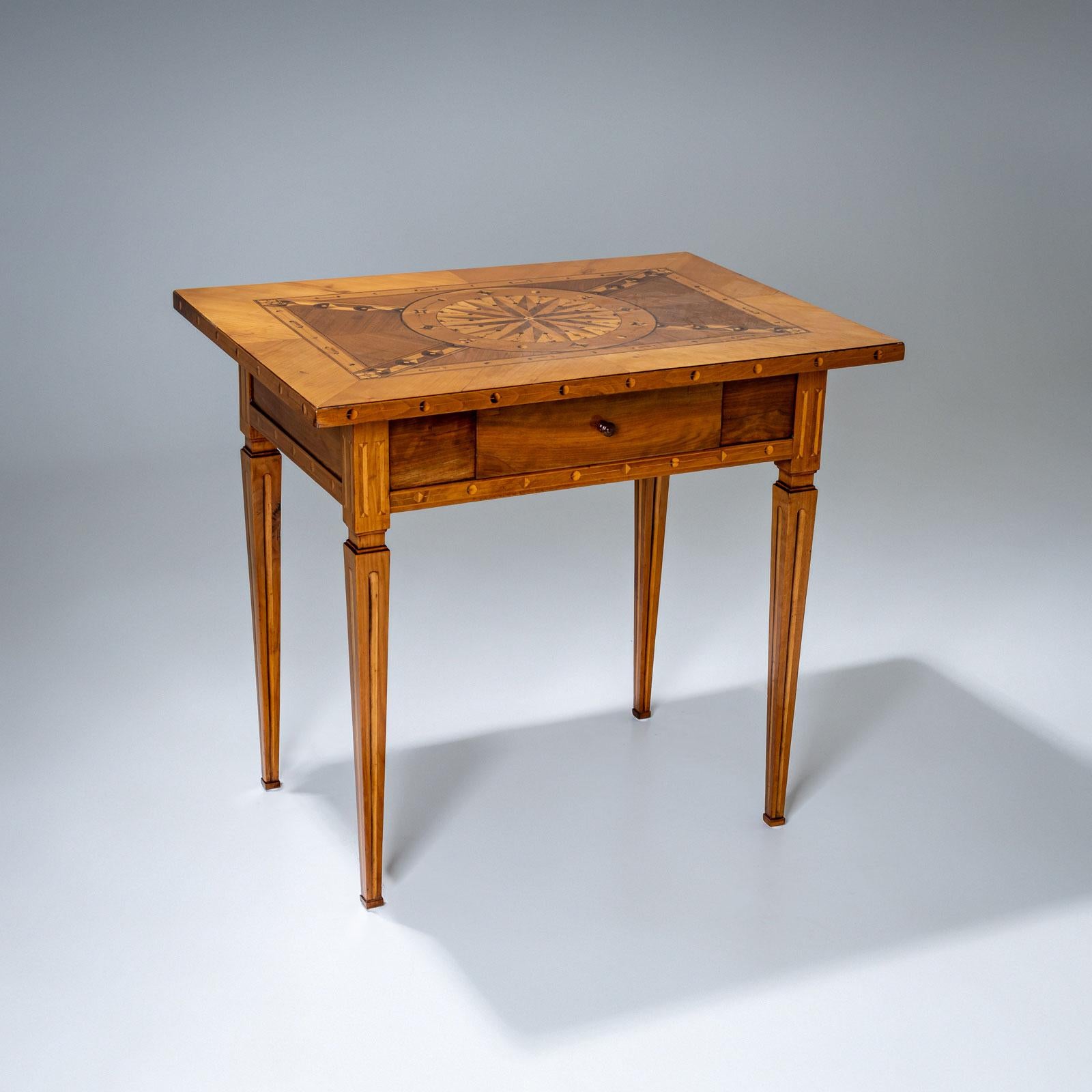 Autrichien Table d'appoint en marqueterie, Autriche, fin du XVIIIe siècle