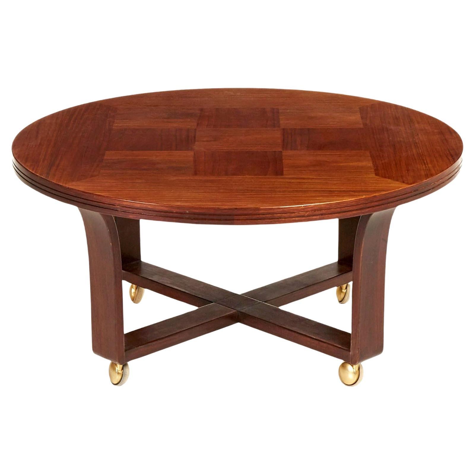 Table basse ronde à plateau en marqueterie et roulettes, Möbelfabriks AB Carlsson Suède en vente
