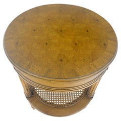 Etagère à deux niveaux en marqueterie 18" Diameter Lamp Side Center Table Stand MINT