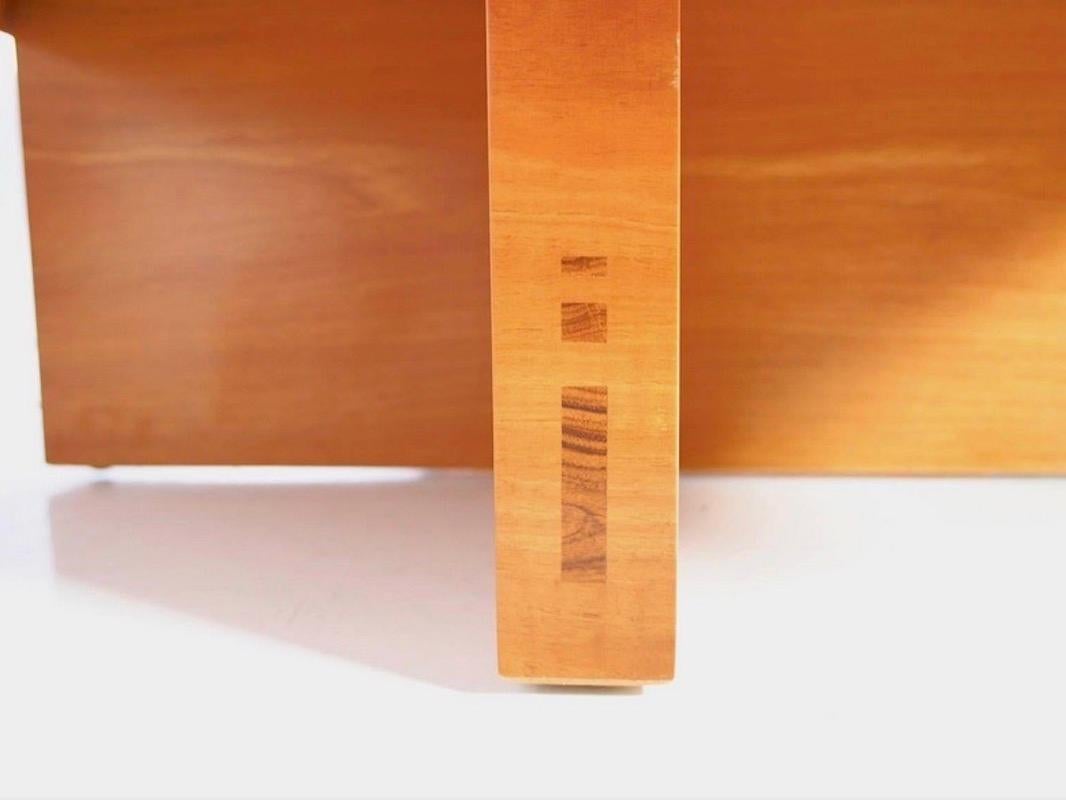 Table basse en noyer marqueté par Jaume Tresserra en vente 1