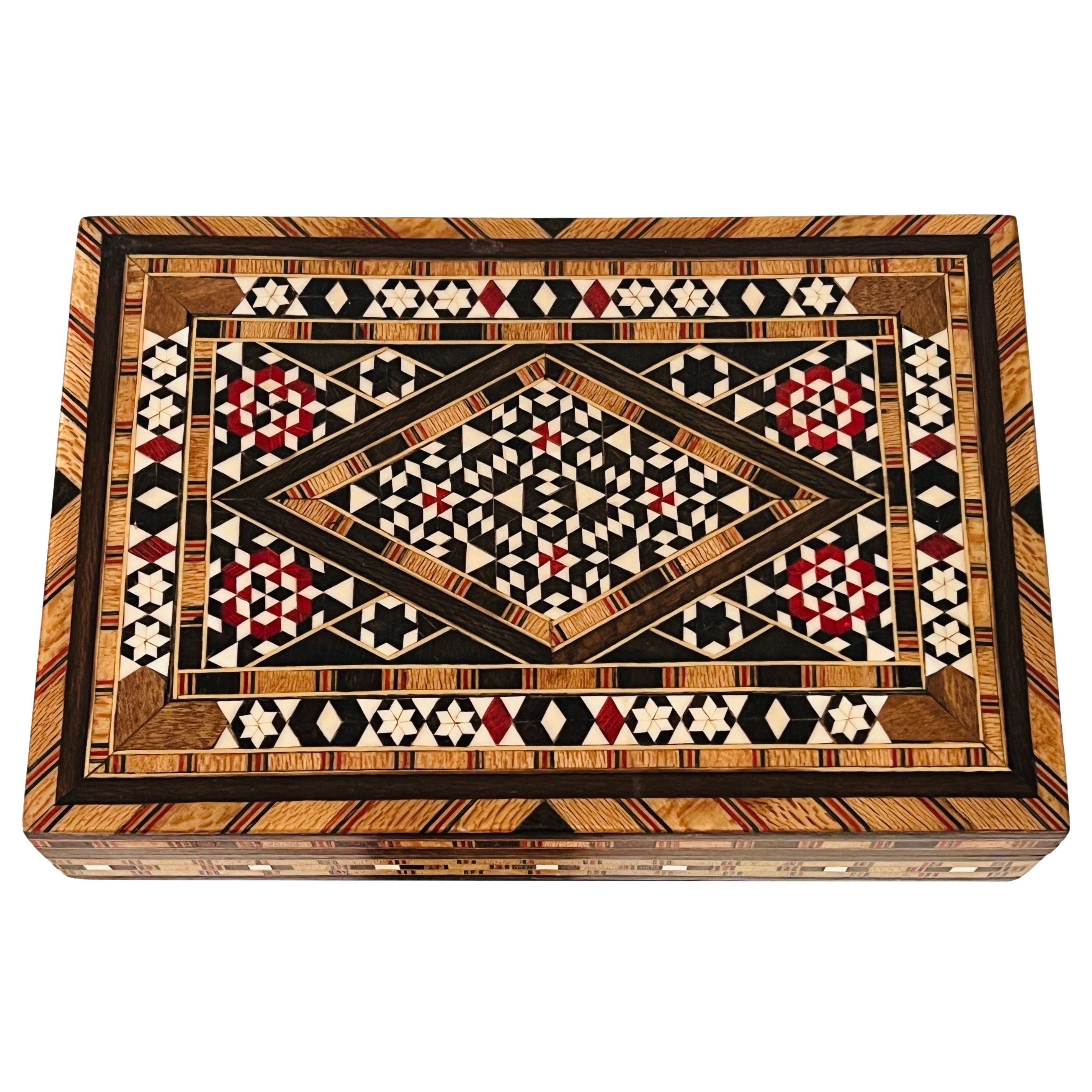 Boîte en marqueterie avec incrustations d'os en mosaïque, Moyen-Orient, vers 1970